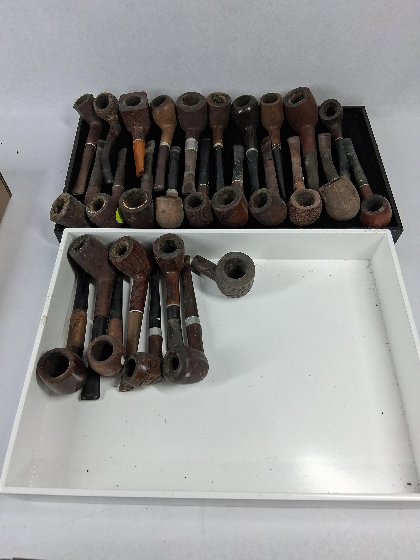 Vtg Dr. Grabow & Yello-Bole Briar Pipes: An assortment of vintage estate smoking pipes featuring a variety of classic forms including billiard, apple, pot, and bulldog shapes. The pipes are primarily constructed from briar wood with