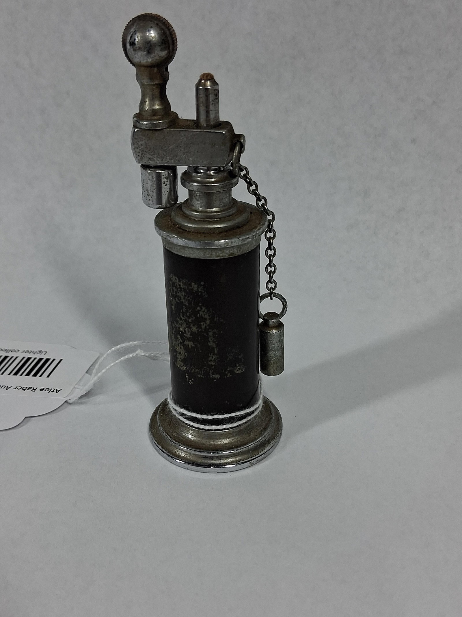 Daltis Lift-Arm Table Lighter w/ Chain (1 of 3)