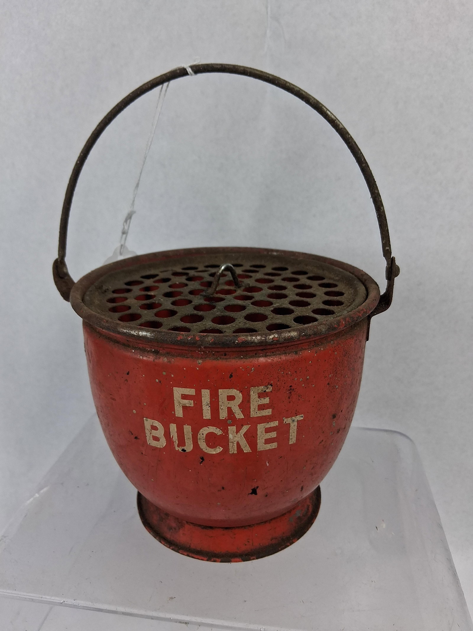 Vtg Red Metal Fire Bucket Ashtray w/Lid: A vintage miniature red-painted metal fire bucket novelty item, designed for use as a tabletop ashtray or match holder. The piece features a tapered cylindrical body resting on a flared circular