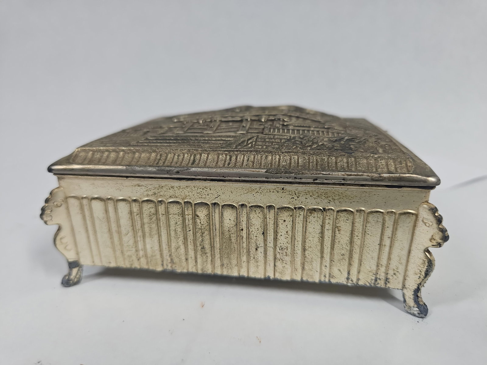 Occupied Japan Nikko Gate Cigarette Box - 2