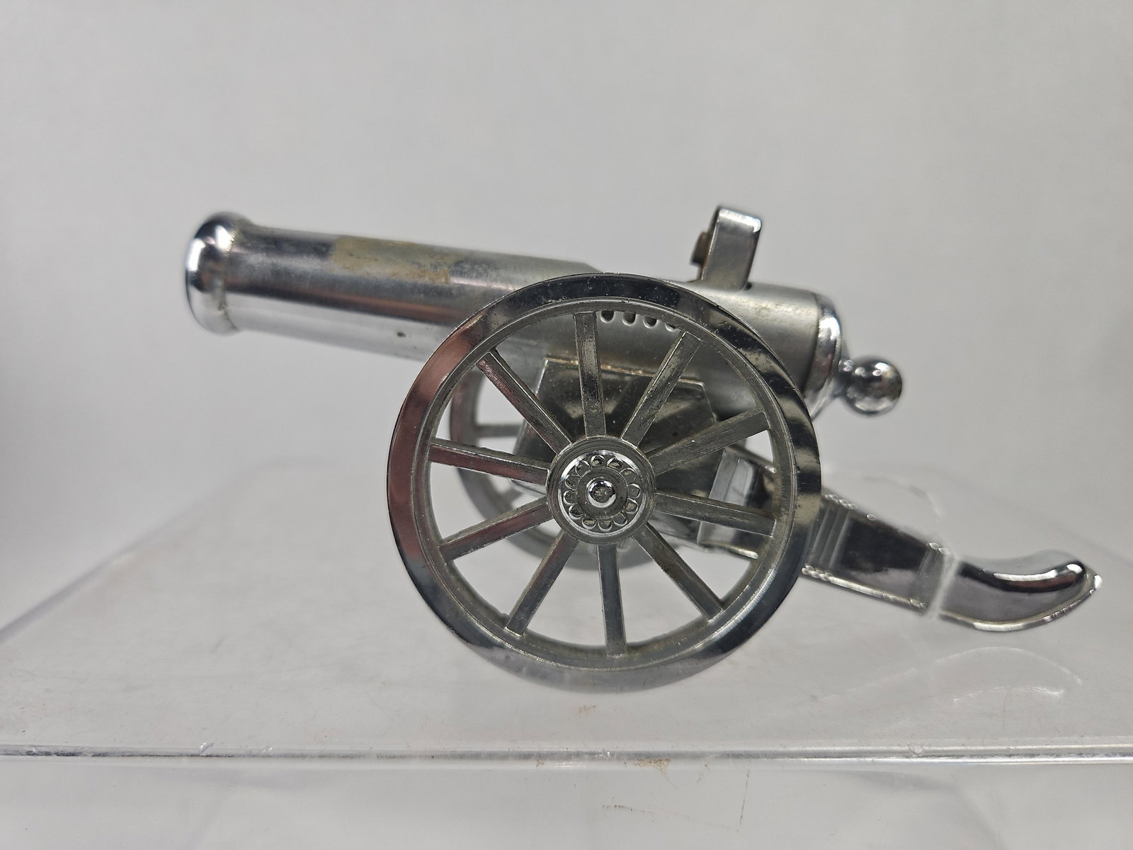 Chrome-Plated Cannon-Form Table Lighter: A vintage table lighter constructed of cast metal with a chrome-plated finish, designed in the form of a miniature field cannon. The piece features a barrel assembly equipped with a top-mounted