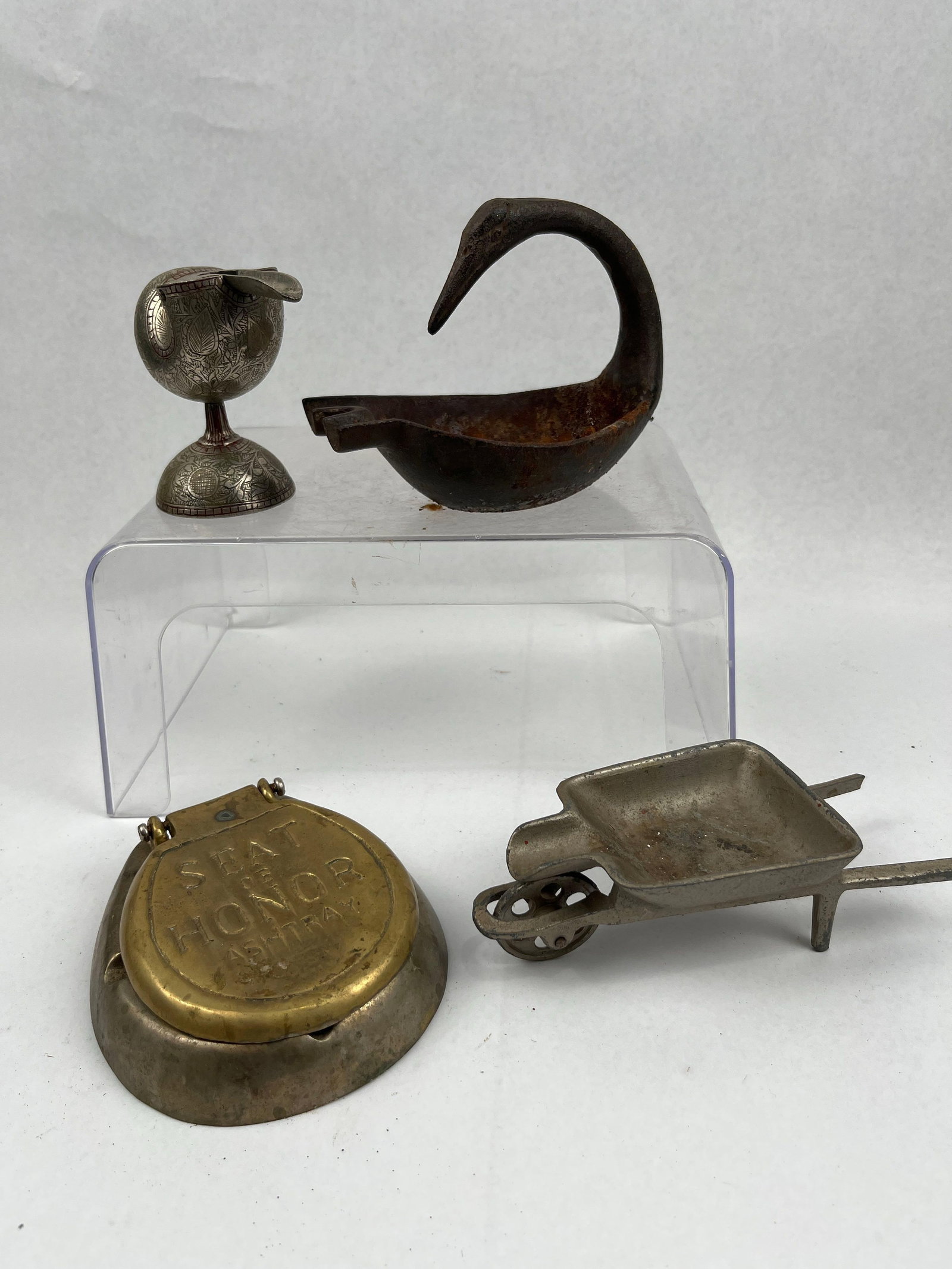 Vtg Novelty Metal Ashtrays (1 of 7)