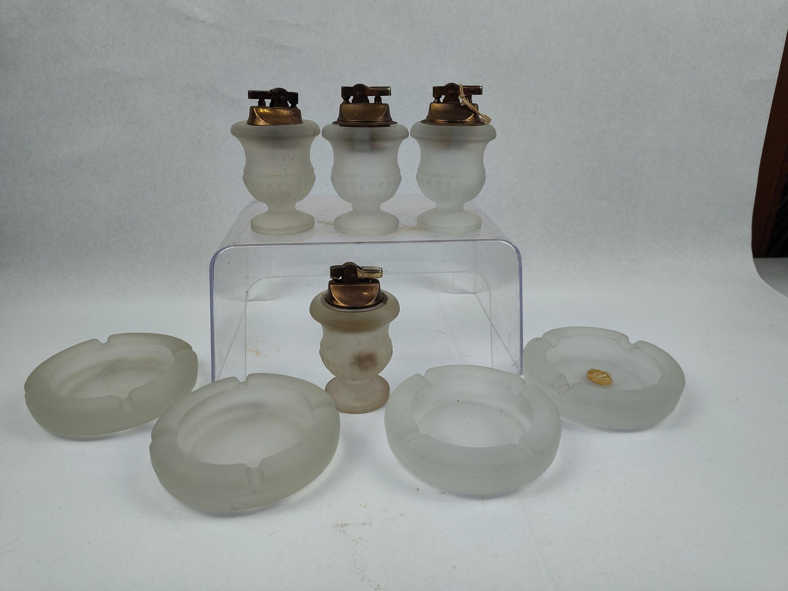 Tiara Frosted Satin Glass Smoking Set (1 of 5)