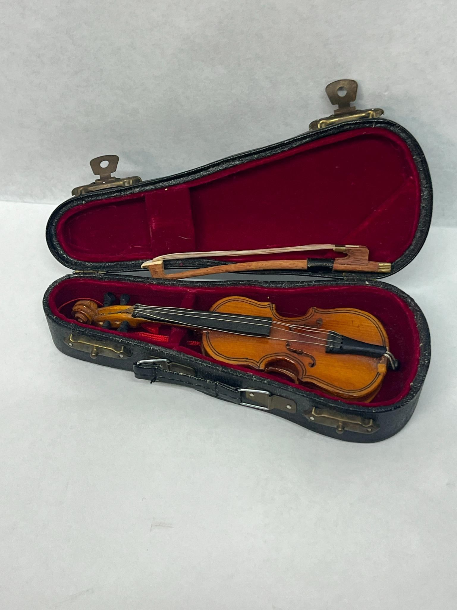 Wooden Violin Model w/ Bow & Case (1 of 3)