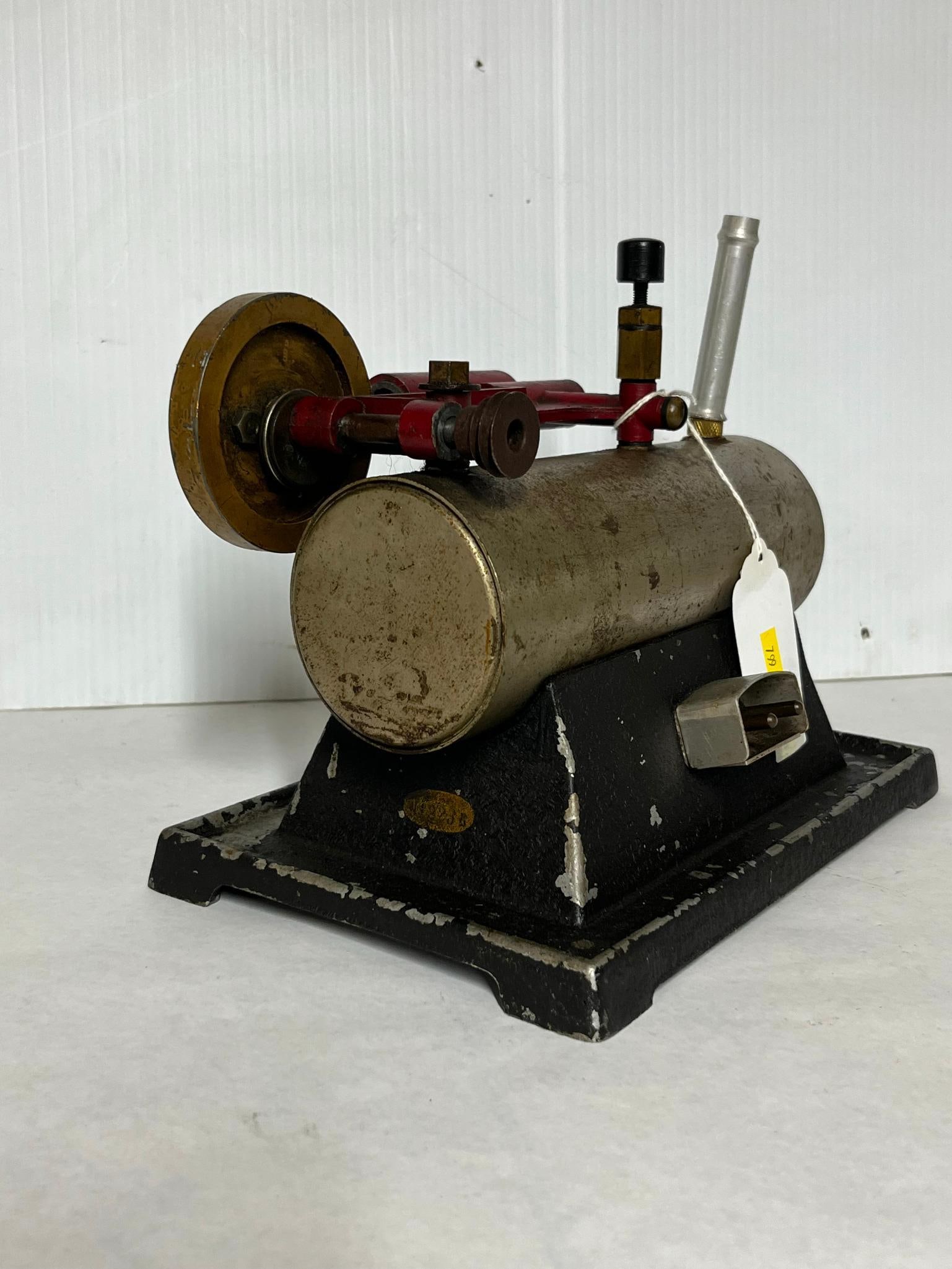 Modern Los Angeles Model Steam Engine (1 of 4)