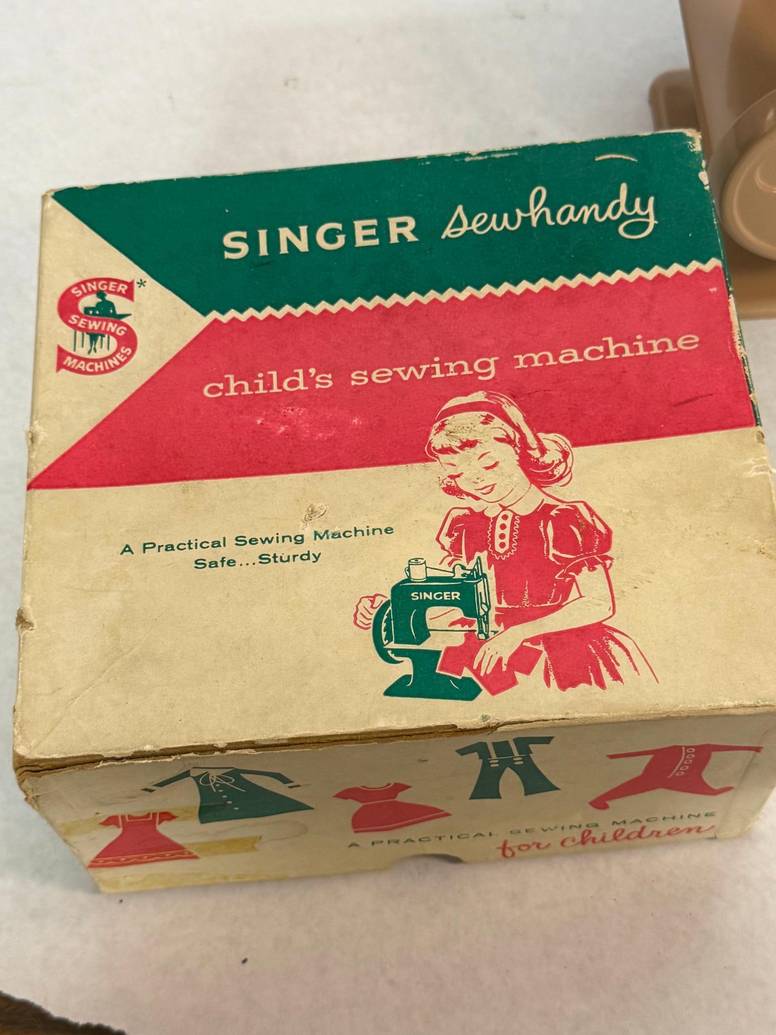 Singer Sewhandy Model 20 Sewing Machine - 5