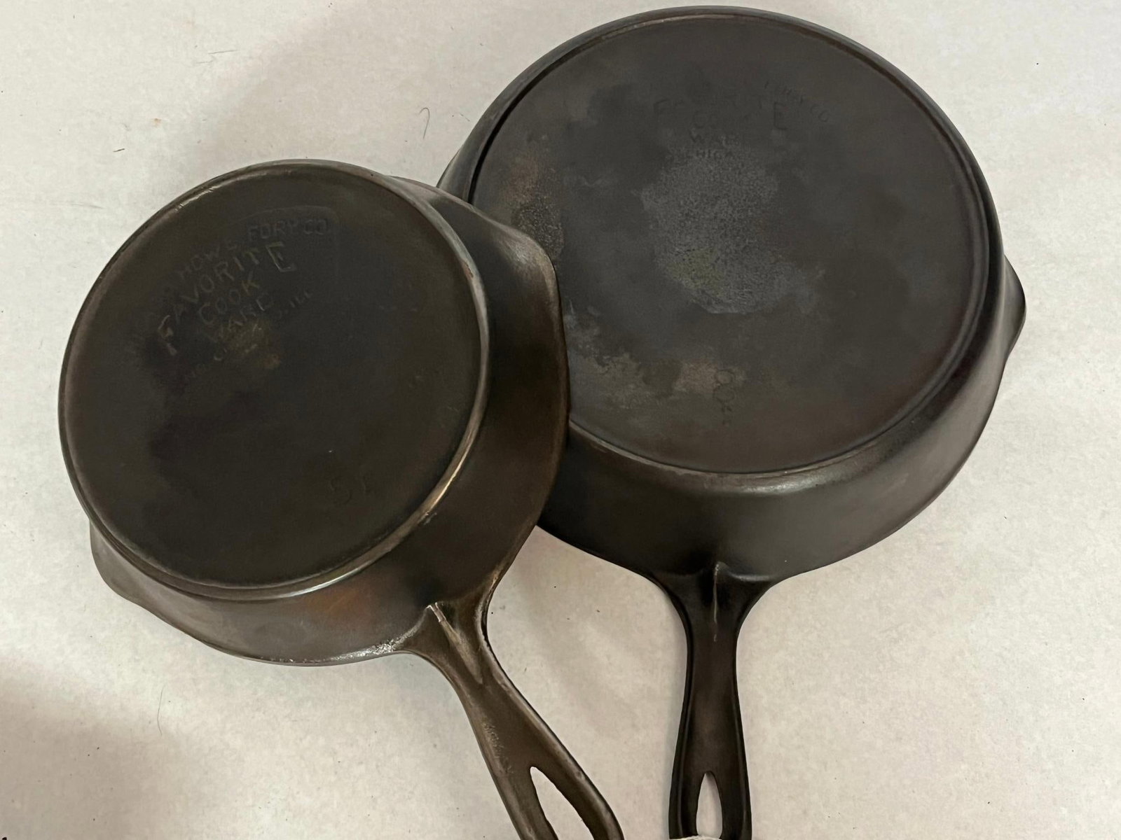 Pair Chicago Hardware Foundry Skillets: A pair of American-made cast iron skillets produced by the Chicago Hardware Foundry Co. The smaller skillet bears a clear impressed mark on the base consisting of a top arc reading CHICAGO HOWE FDRY