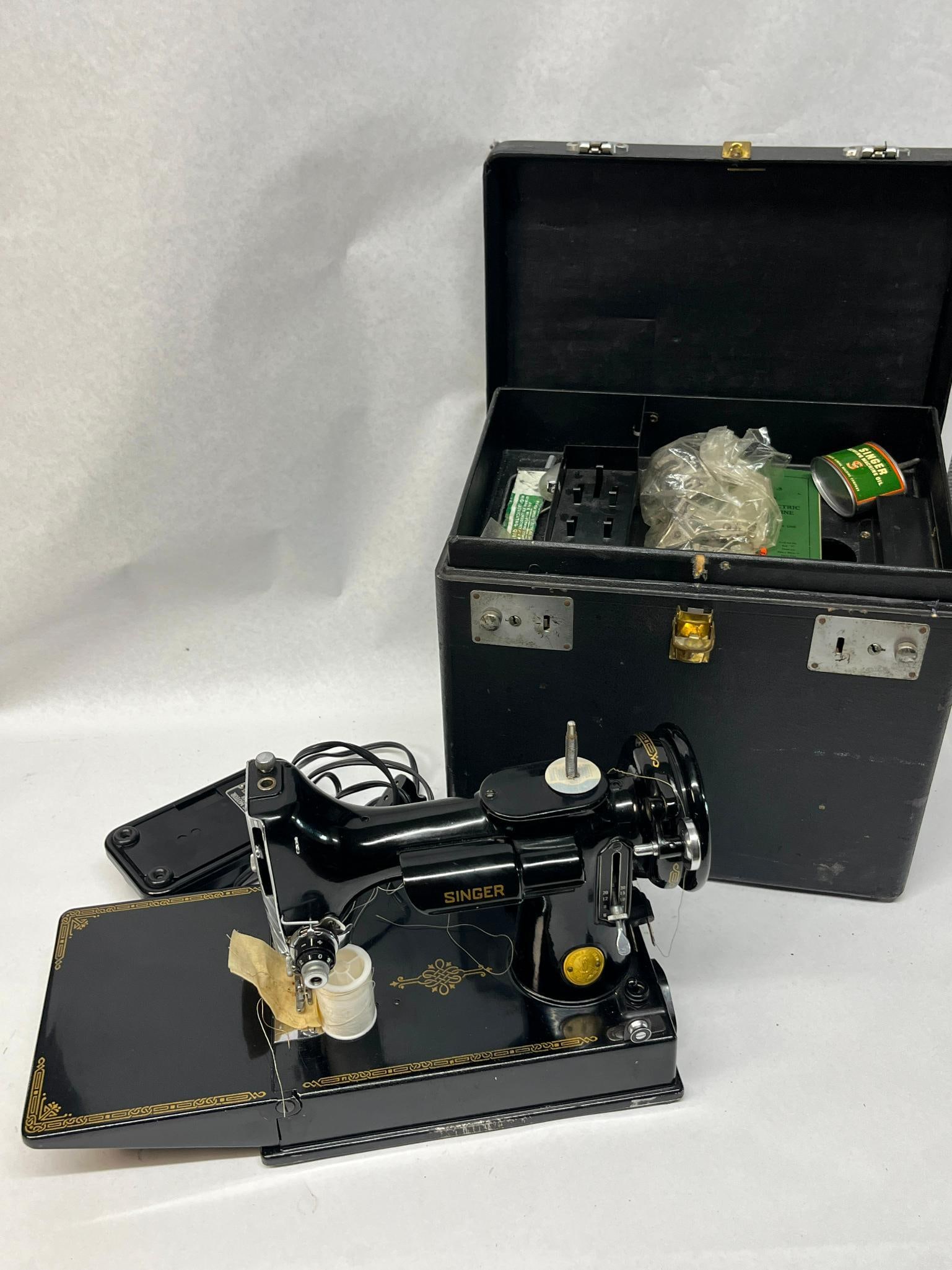 Singer Featherweight Sewing Machine Kit (1 of 7)