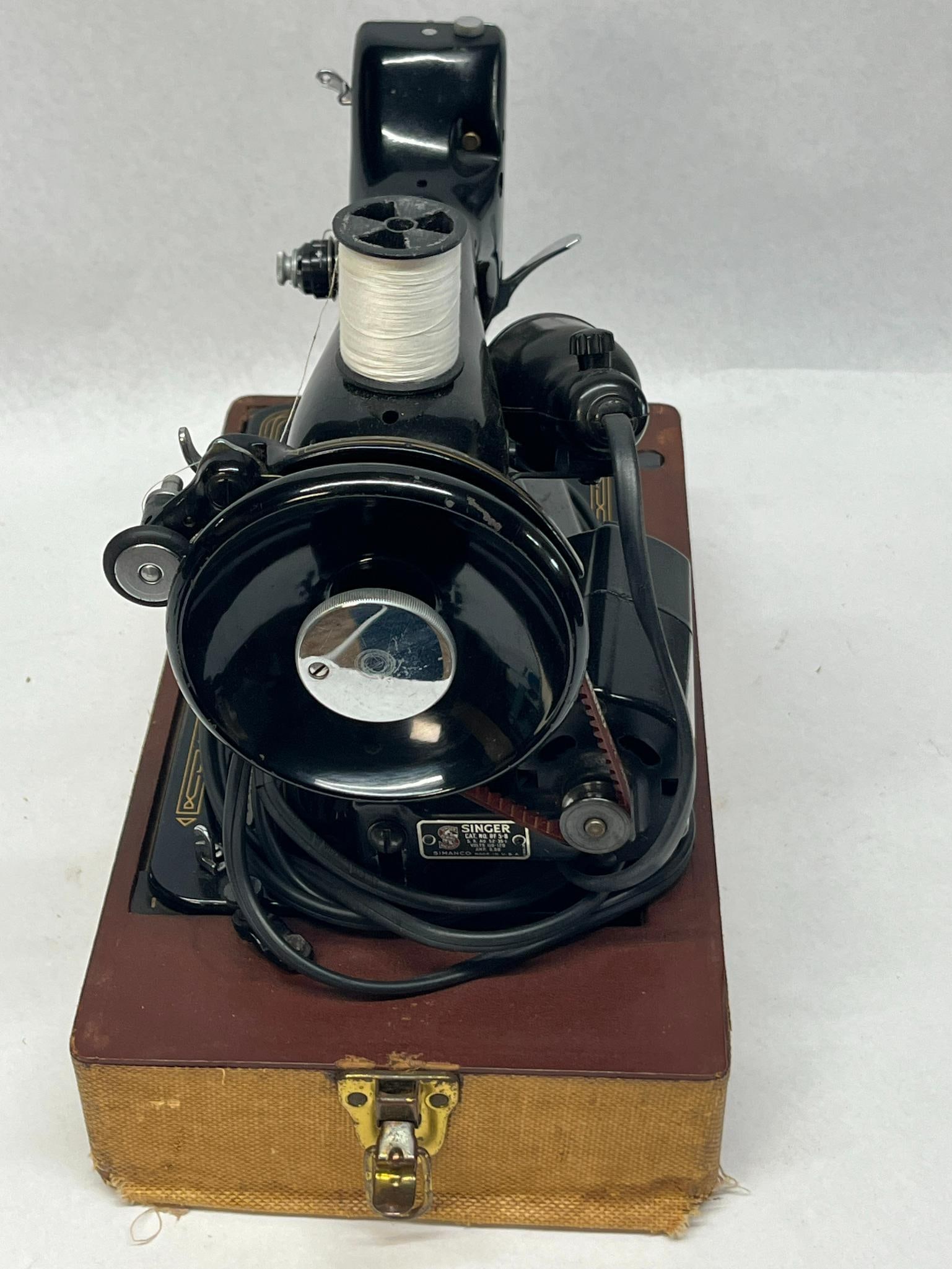 Singer Model 99 Sewing Machine w/ Case - 5