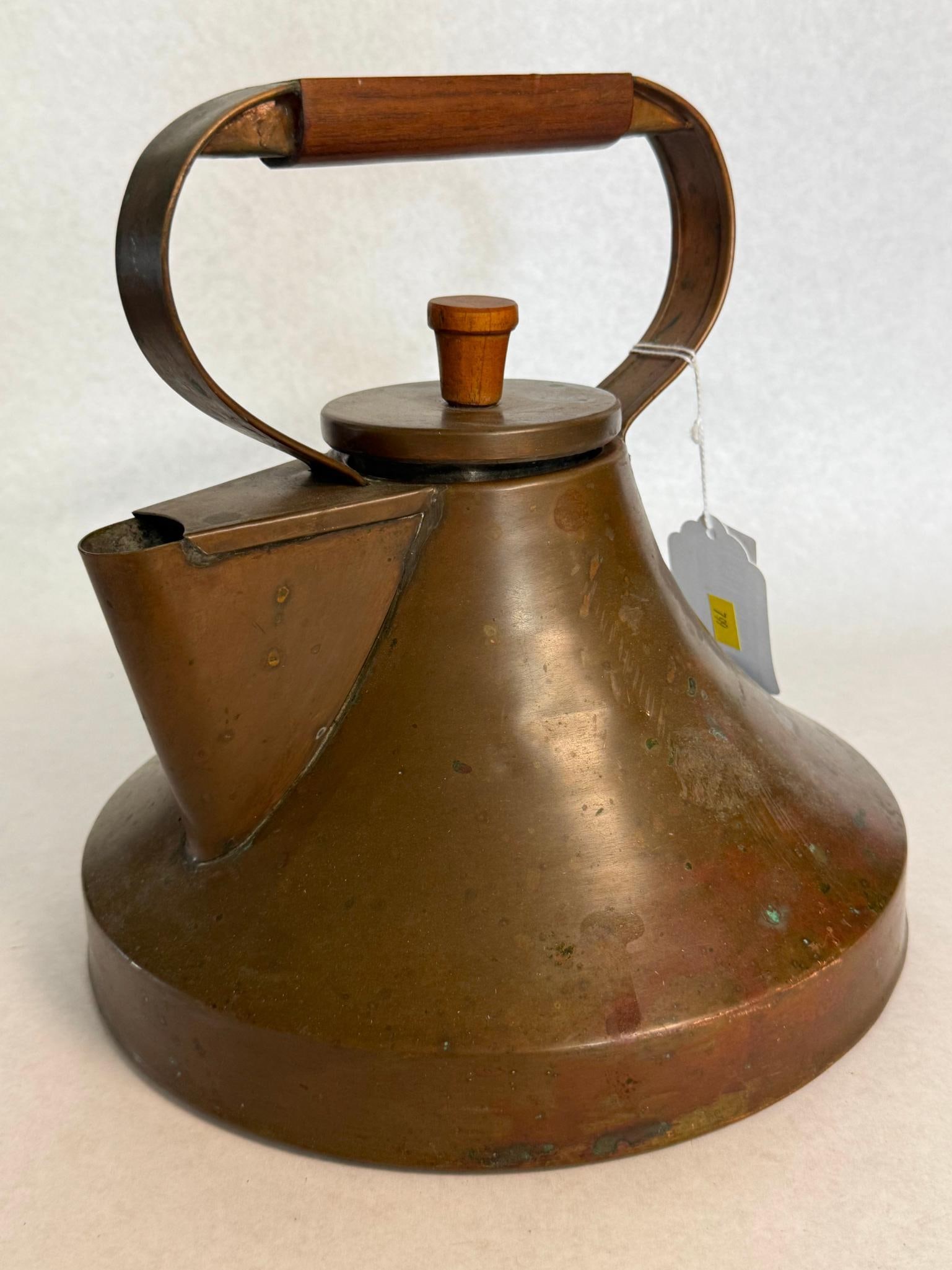 A.G.A. Correa & Son Yachting Tea Kettle (1 of 5)