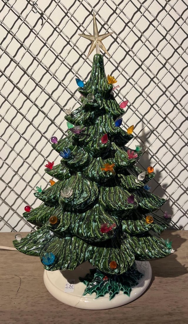 Gayla 1976 Illuminated Christmas Tree (1 of 7)