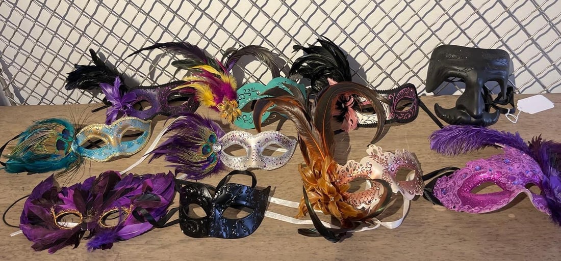 Collection 11 Masquerade Masks (1 of 8)