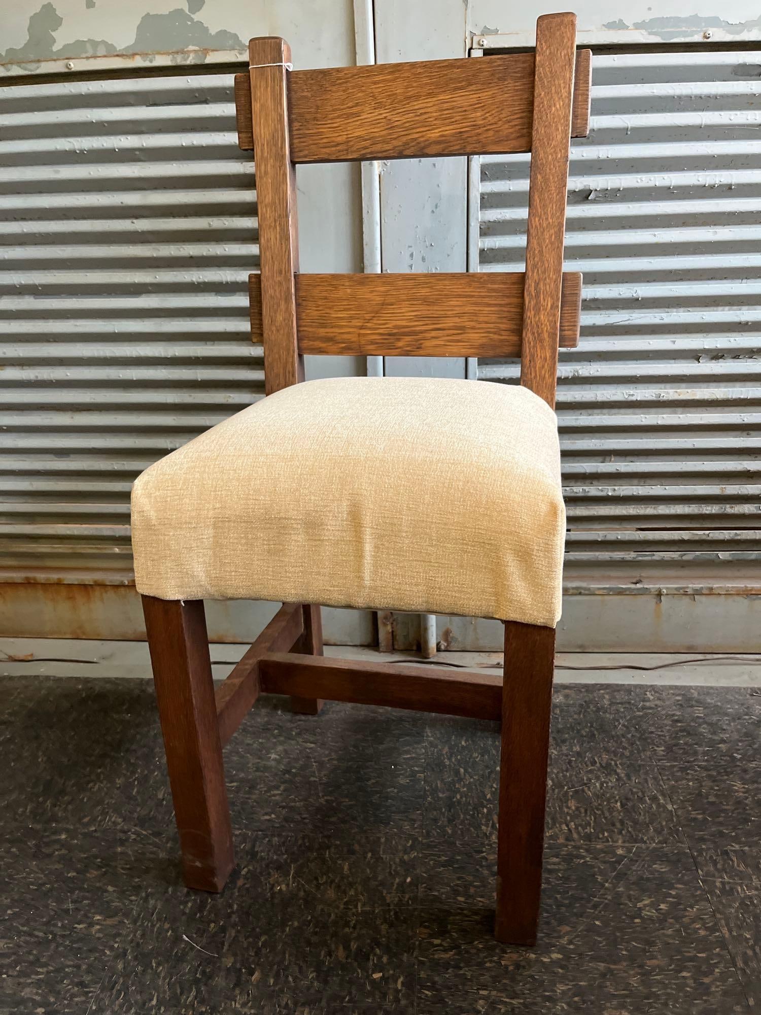 American Arts & Crafts Oak Side Chair: An American Arts and Crafts side chair constructed from oak, displaying prominent grain patterns consistent with quartersawn white oak. The chair features a straight-lined design with a two-slat