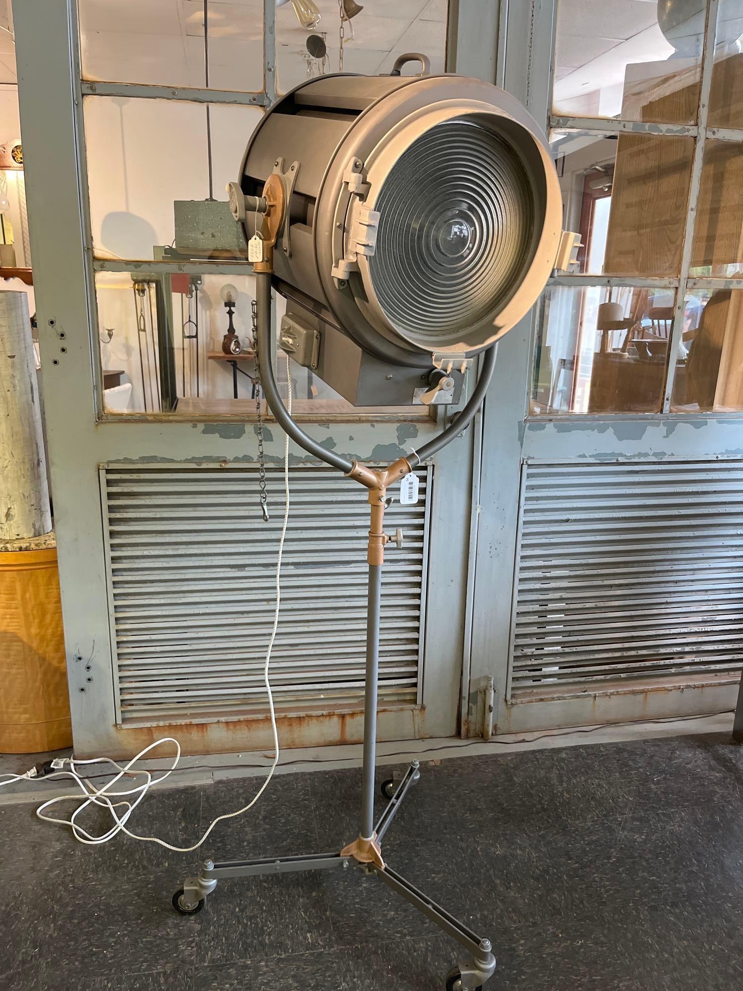 Mole-Richardson Type 415 Solarspot Lamp (1 of 7)