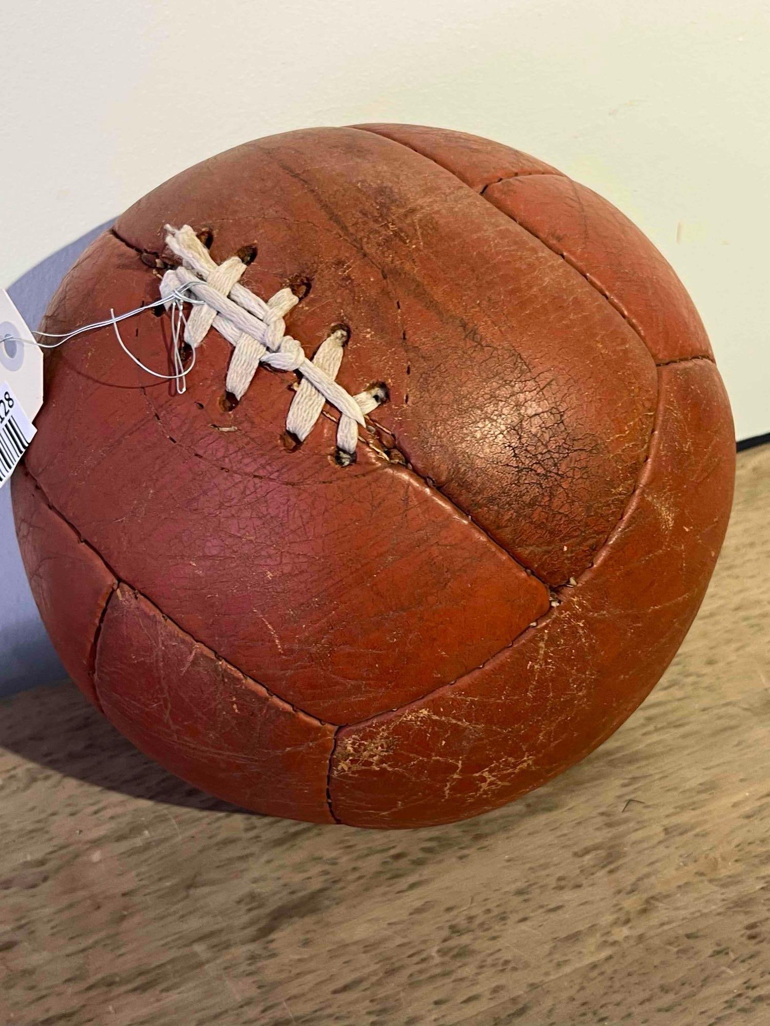 18-Panel Laced Leather Medicine Ball (1 of 4)