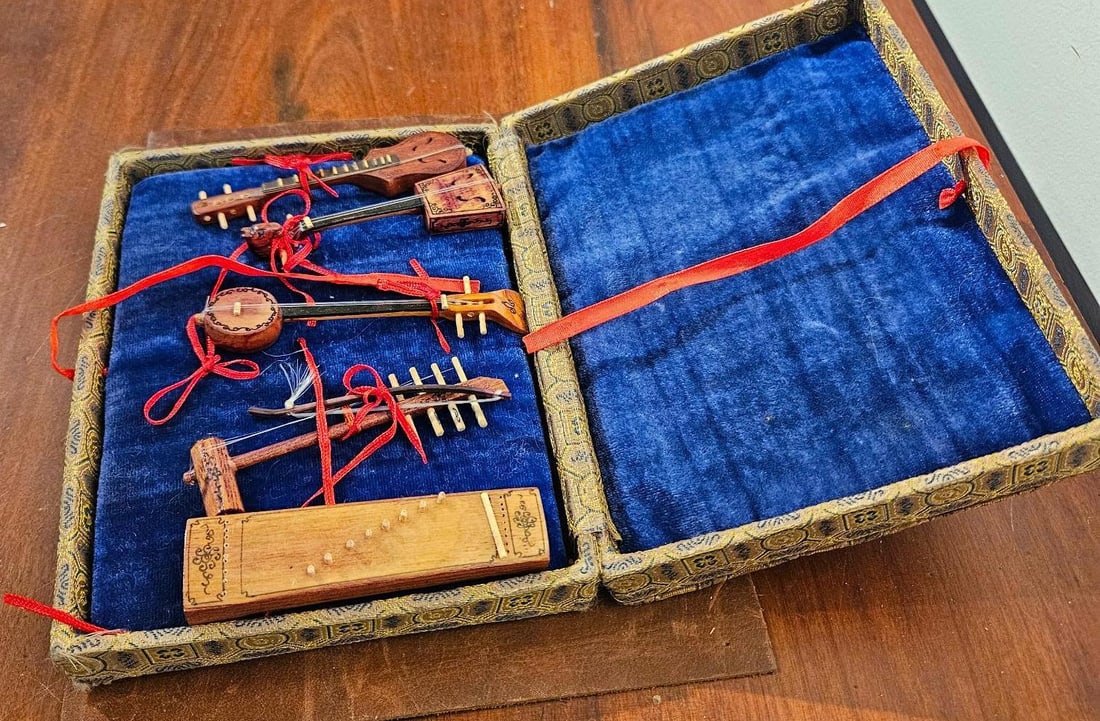 Set 5 Traditional Stringed Instruments - 5