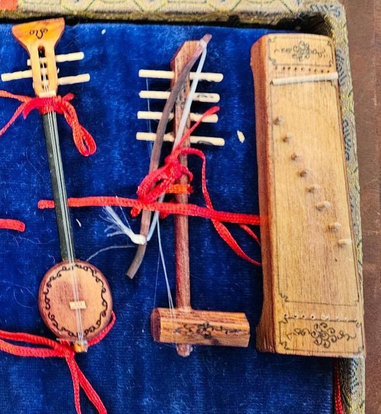 Set 5 Traditional Stringed Instruments - 6