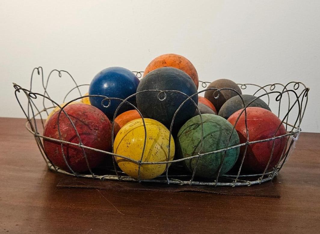 Set 13 Croquet Balls in Wire Basket (1 of 3)