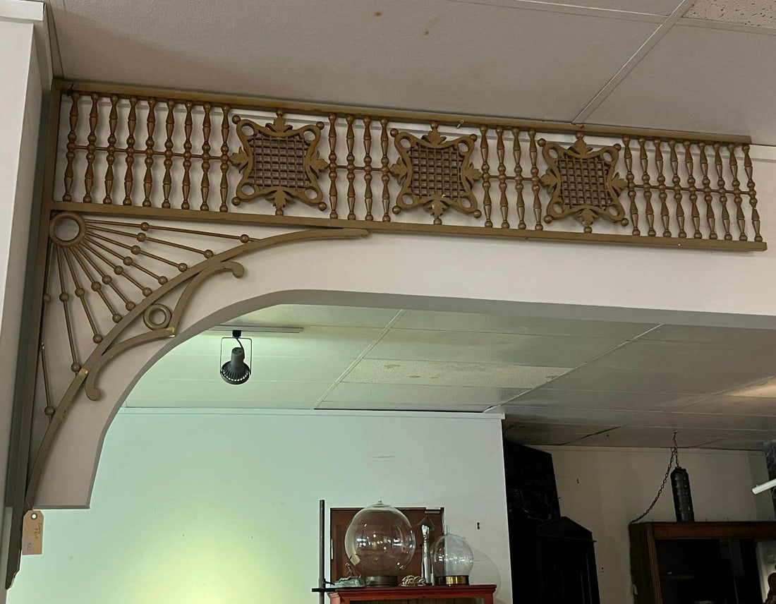 Eastlake Painted Wood Frieze & Spandrel Fretwork: This architectural salvage interior room ornament consists of a horizontal frieze section and an integrated corner spandrel bracket. The construction is turned and carved wood with a uniform