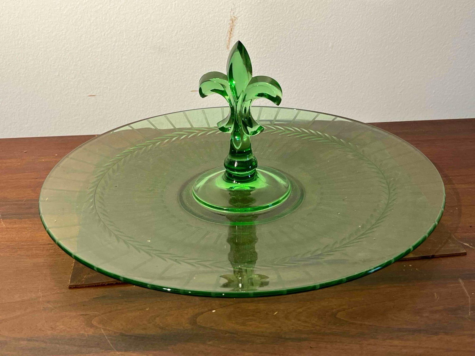 Green Uranium Glass Fleur-de-Lis Server (1 of 4)