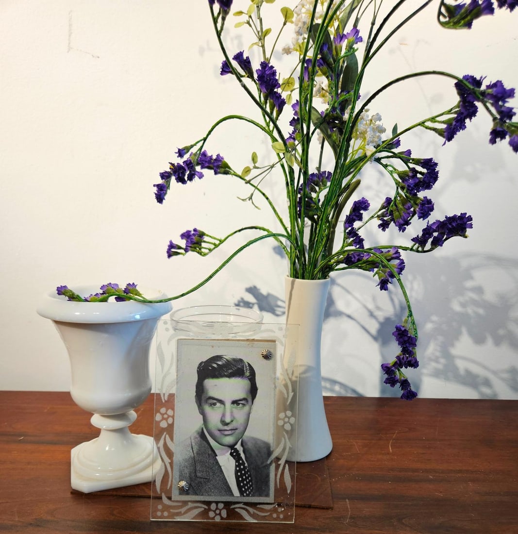 Glass & Ceramic Accents w/ Portrait (1 of 3)