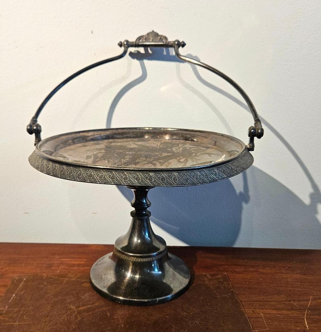 Victorian Aesthetic Silver Plate Basket (1 of 4)