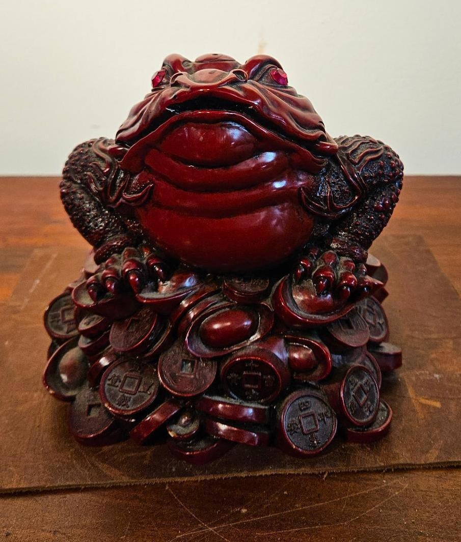 Taiwanese Red Resin 3-Legged Money Toad: A Taiwanese molded red resin decorative figurine of a three legged money toad, known as a Chan Chu. The figure is depicted in a seated position atop a base composed of numerous overlapping traditional