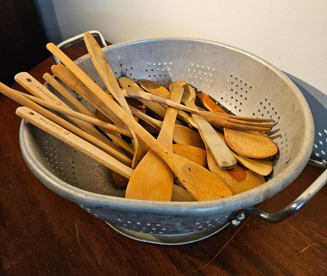 Aluminum Colander & 22 Crofton Set (1 of 5)