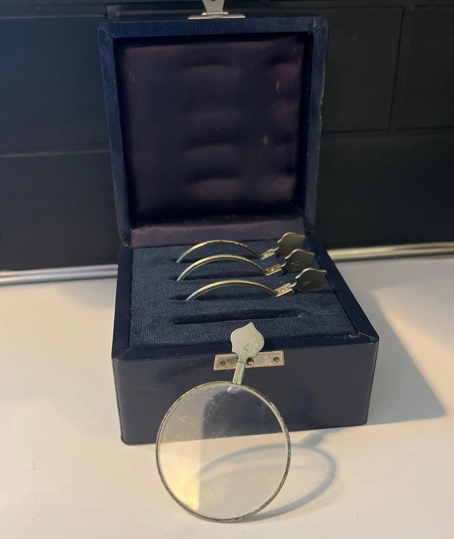 Italian Sbisa Bagolini Striated Lenses: An Italian set of four Bagolini striated lenses manufactured by Sbisa. The circular glass lenses are mounted in silver-toned metal frames with integral spade-shaped handles. The surfaces of the lenses