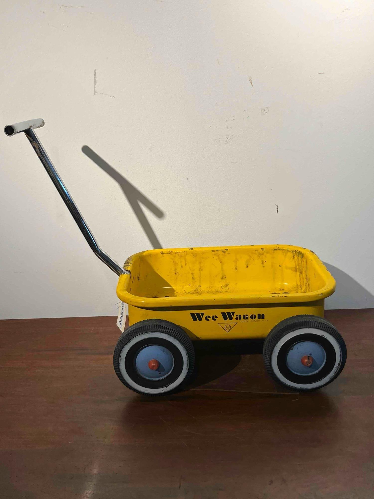 AMF Wee Wagon Pressed Steel Pull Toy (1 of 9)