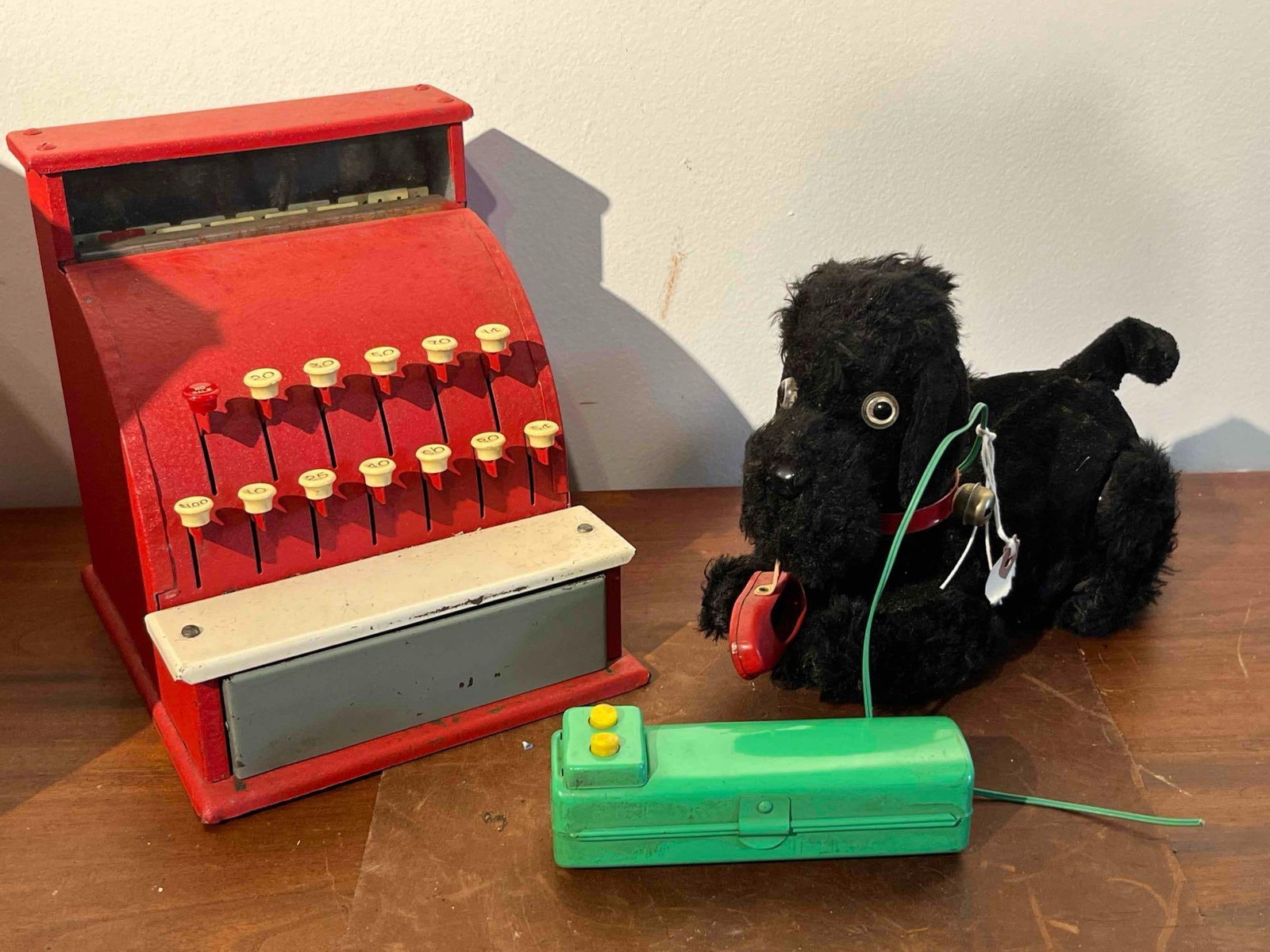 Pair Kamkap Cash Register & RC Dog (1 of 10)