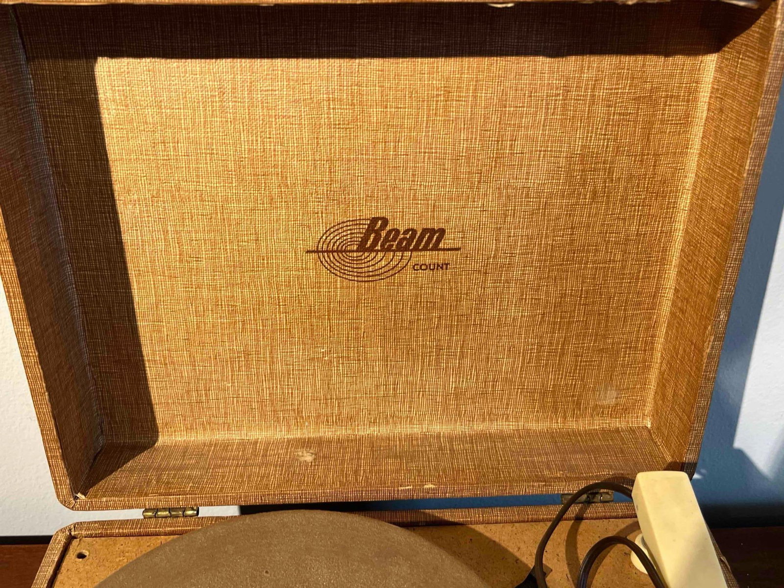 Beam Count Suitcase Record Player - 3
