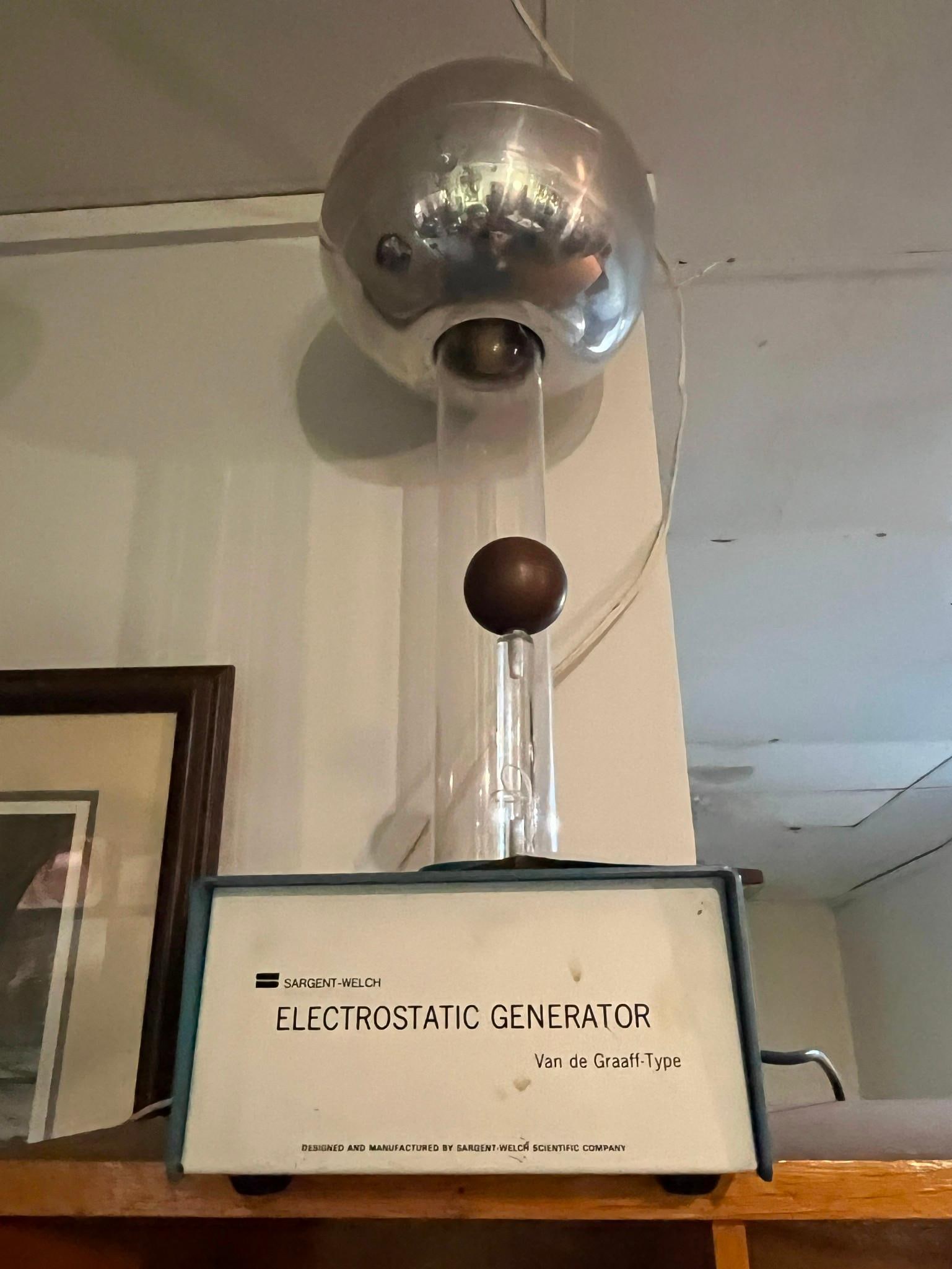 Sargent-Welch Van de Graaff Generator (1 of 4)