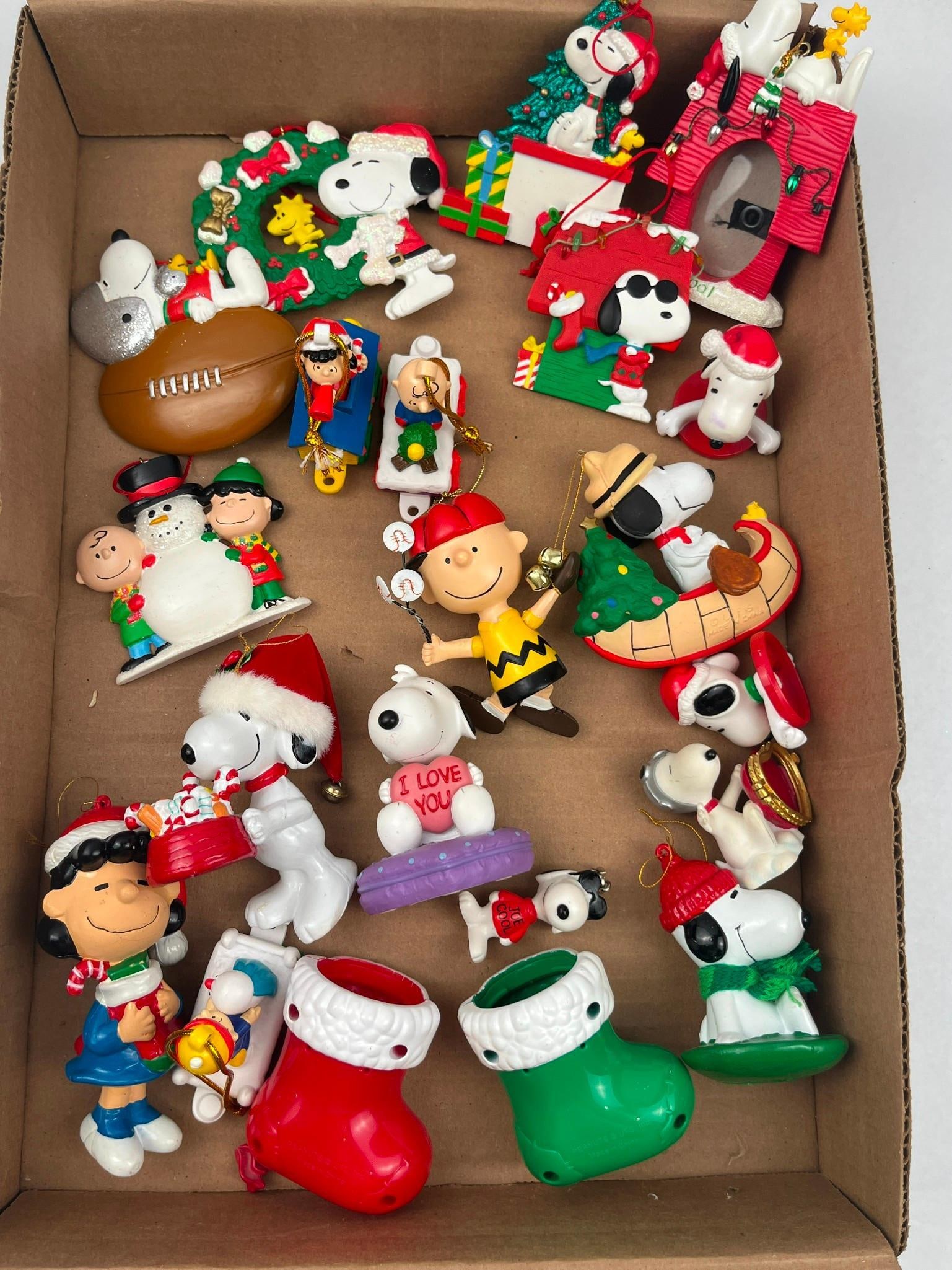 Peanuts Holiday Ornaments & Decor (21) (1 of 4)