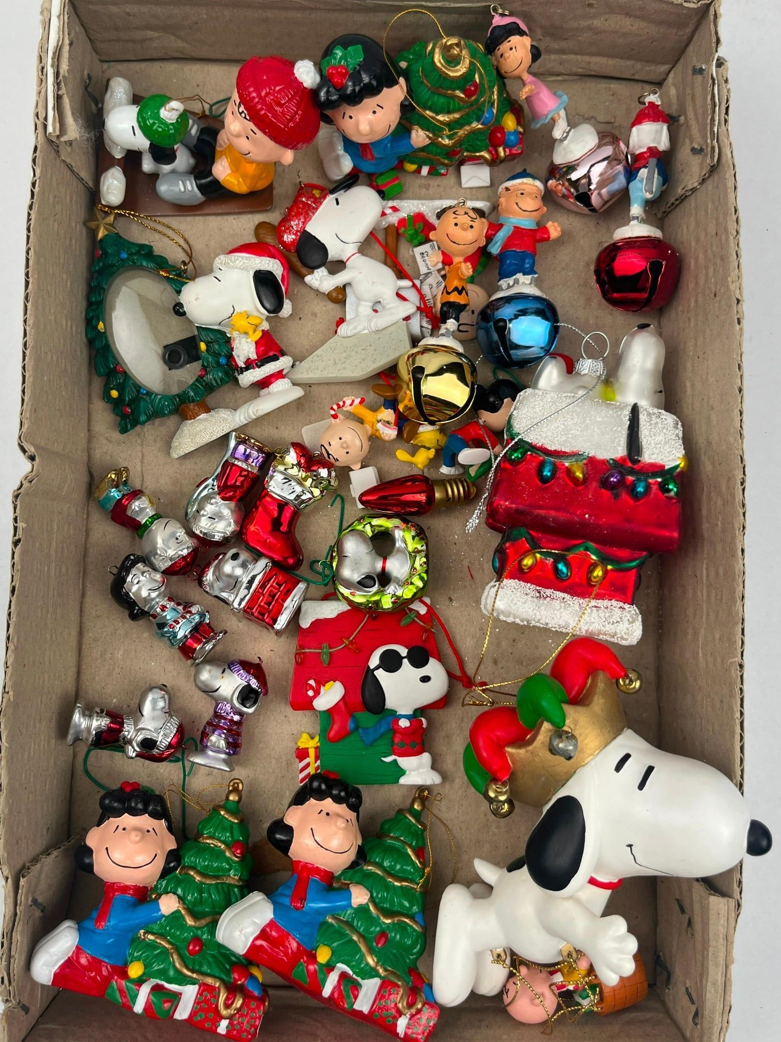 United Feature Syndicate Peanuts Set (1 of 4)