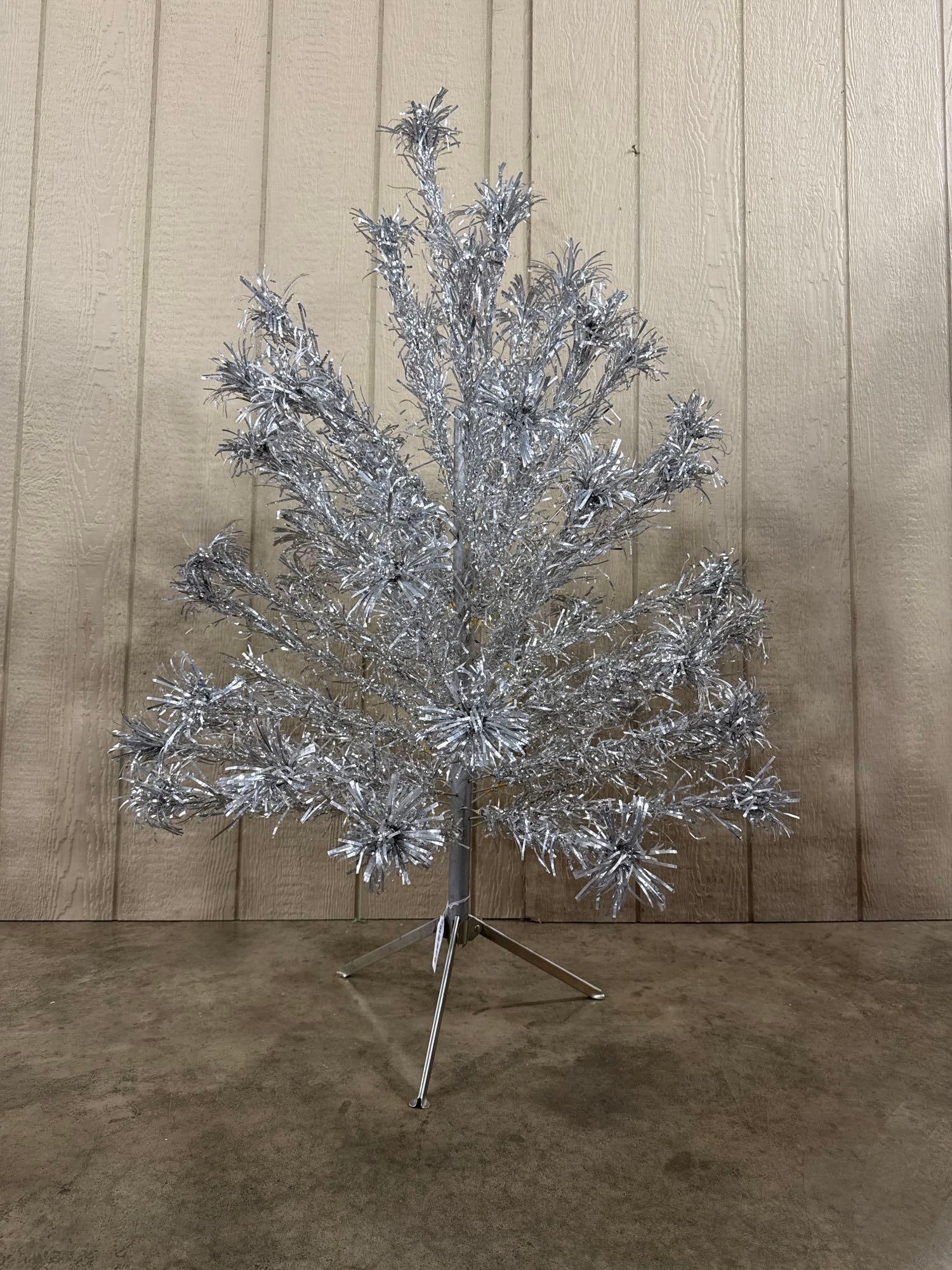 Peco Aluminum Christmas Tree w/ Poms (1 of 5)