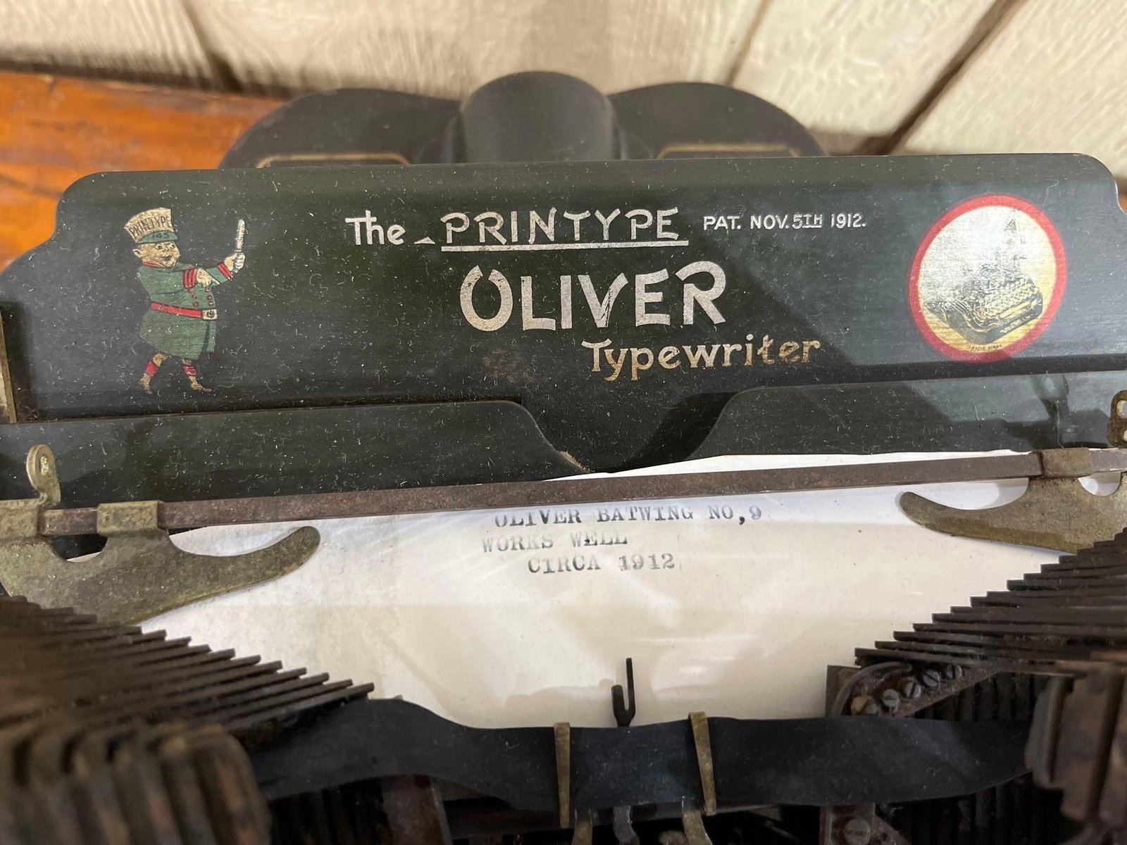 Oliver No. 9 Batwing Typewriter - 4