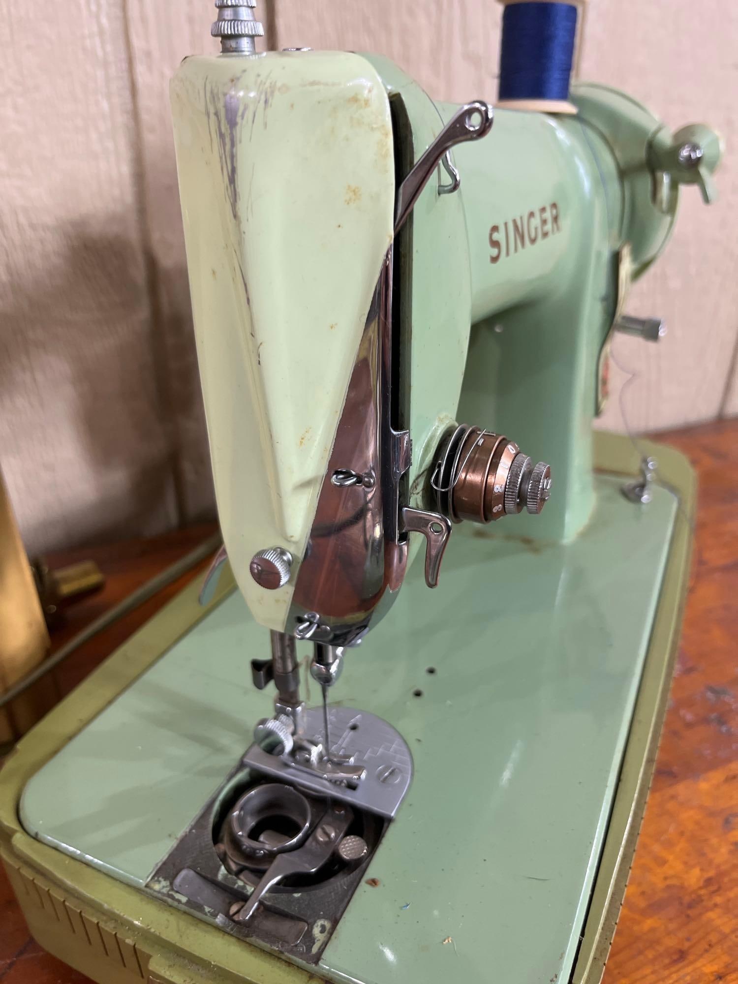 Singer Model 185J Sewing Machine w/Case - 5