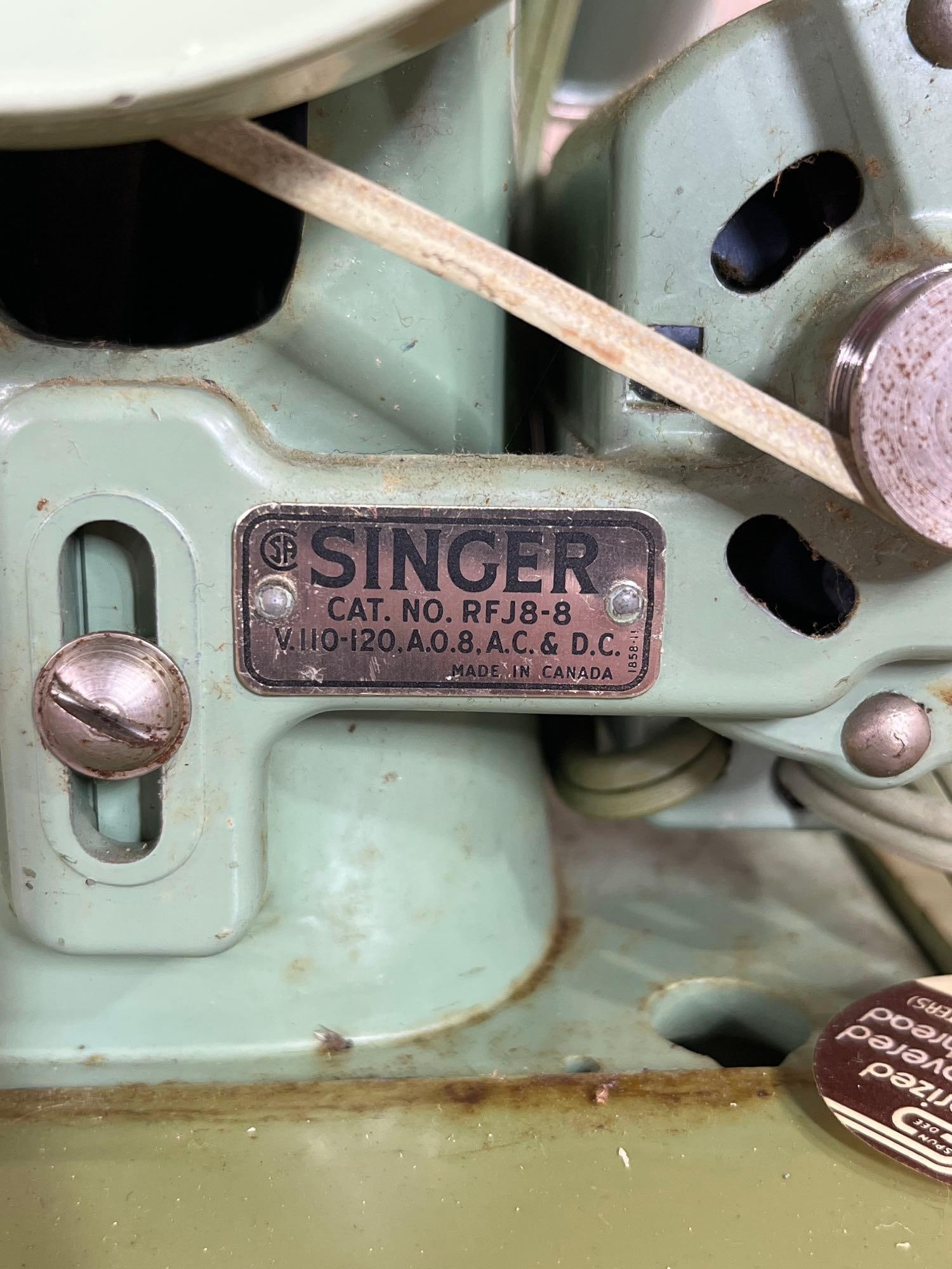 Singer Model 185J Sewing Machine w/Case - 8