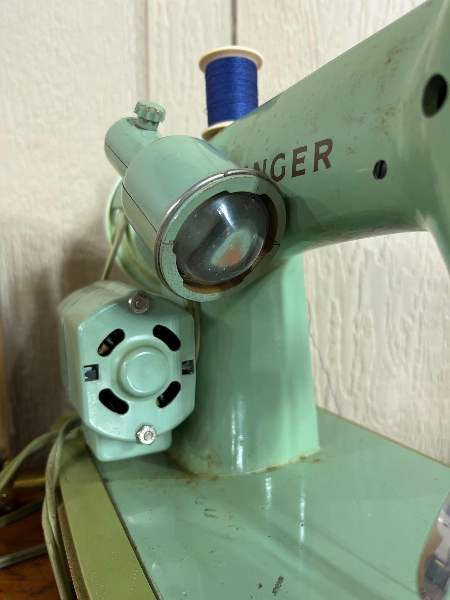 Singer Model 185J Sewing Machine w/Case - 9