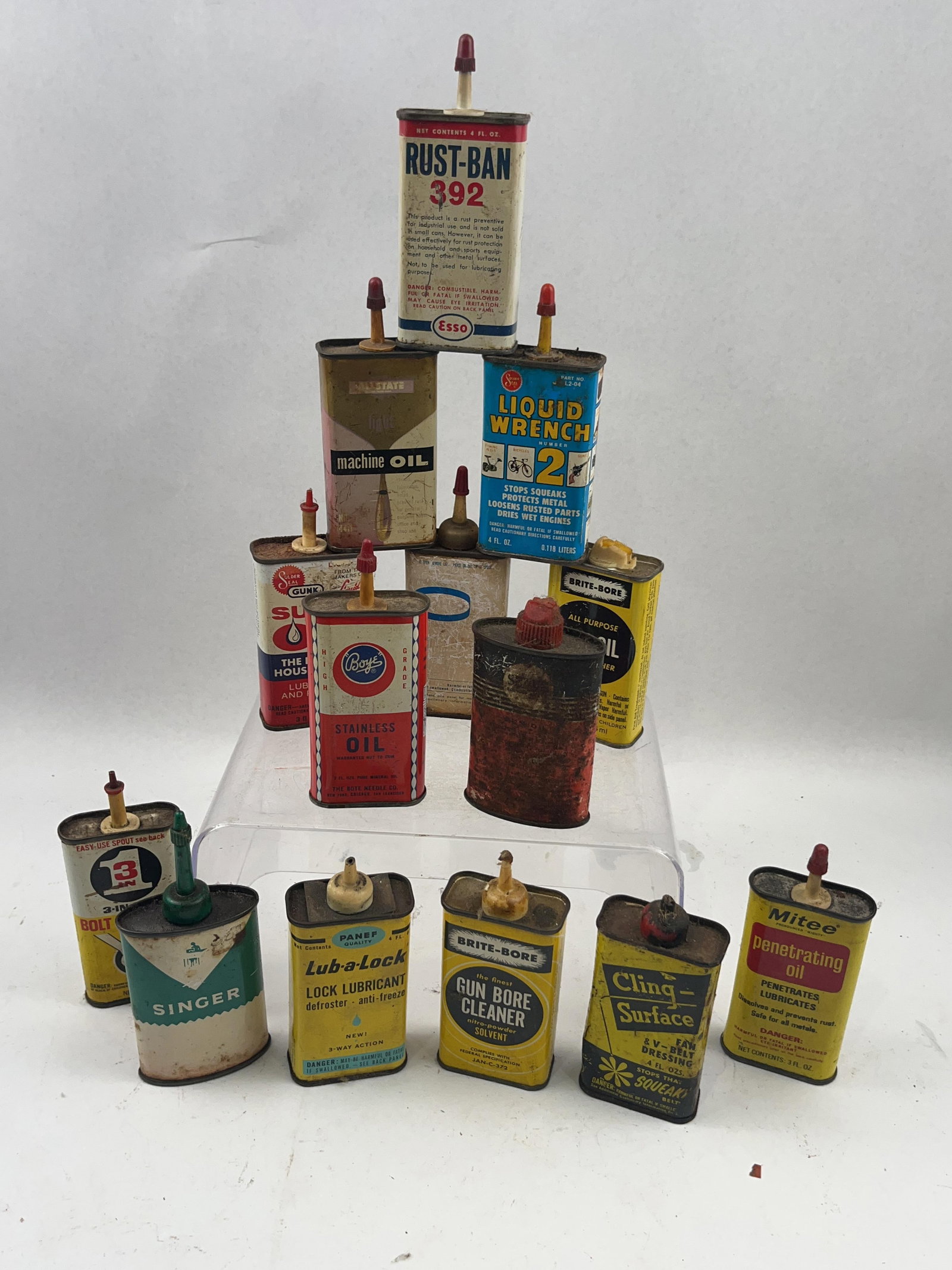 14 Vtg Oil Tins: Esso Allstate & Singer: A collection of fourteen vintage lithographed tin handy oilers featuring various household, automotive, and specialty lubricants. The collection includes tins with both metal and plastic spouts, many