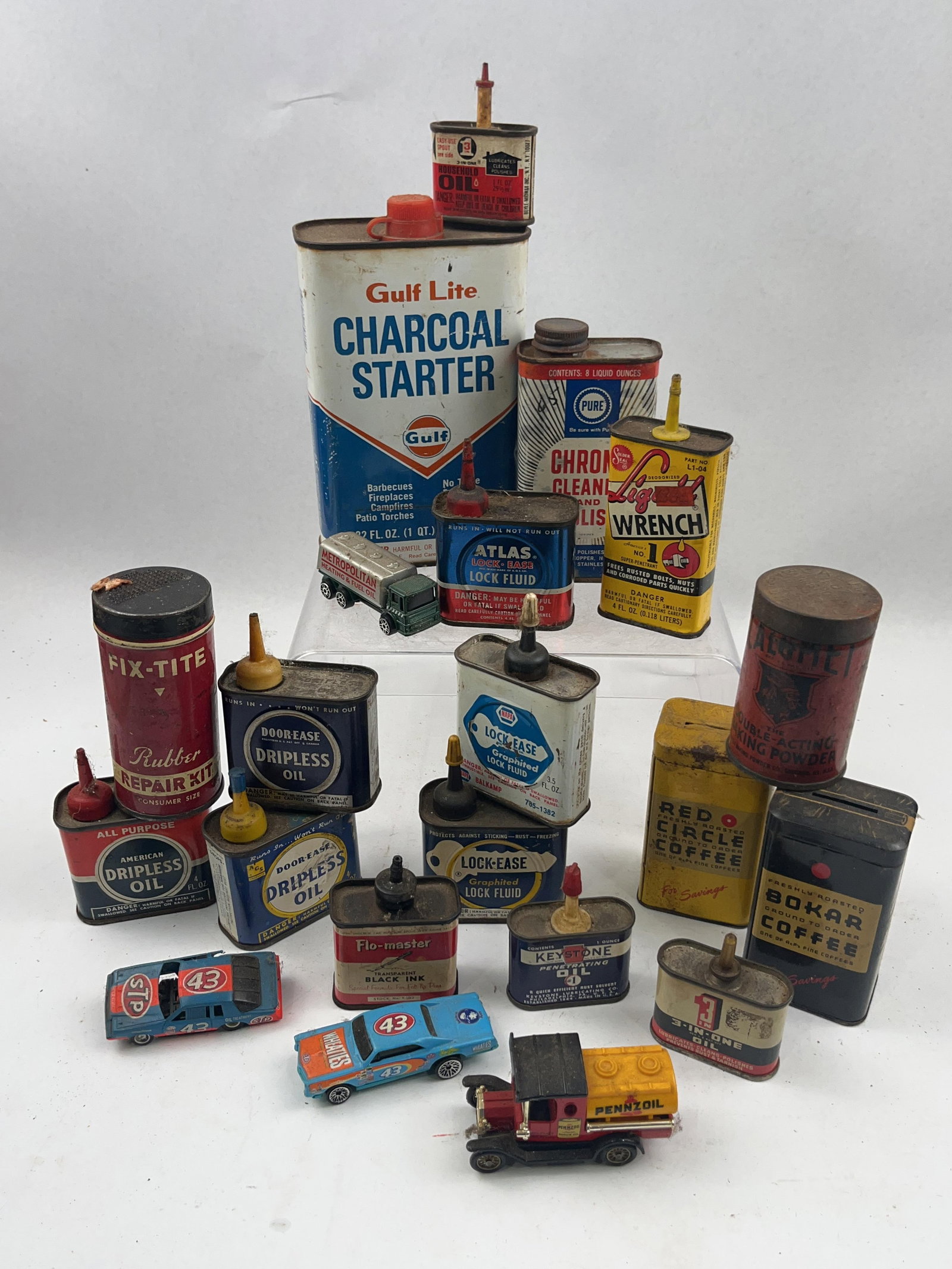 Gulf, A&P & Pennzoil Adv. Tins & Toys: A group of vintage advertising tins and die-cast toy vehicles. The collection features a variety of mid-20th-century chemical, automotive, and household containers. The A&P coffee banks measure 5 inch