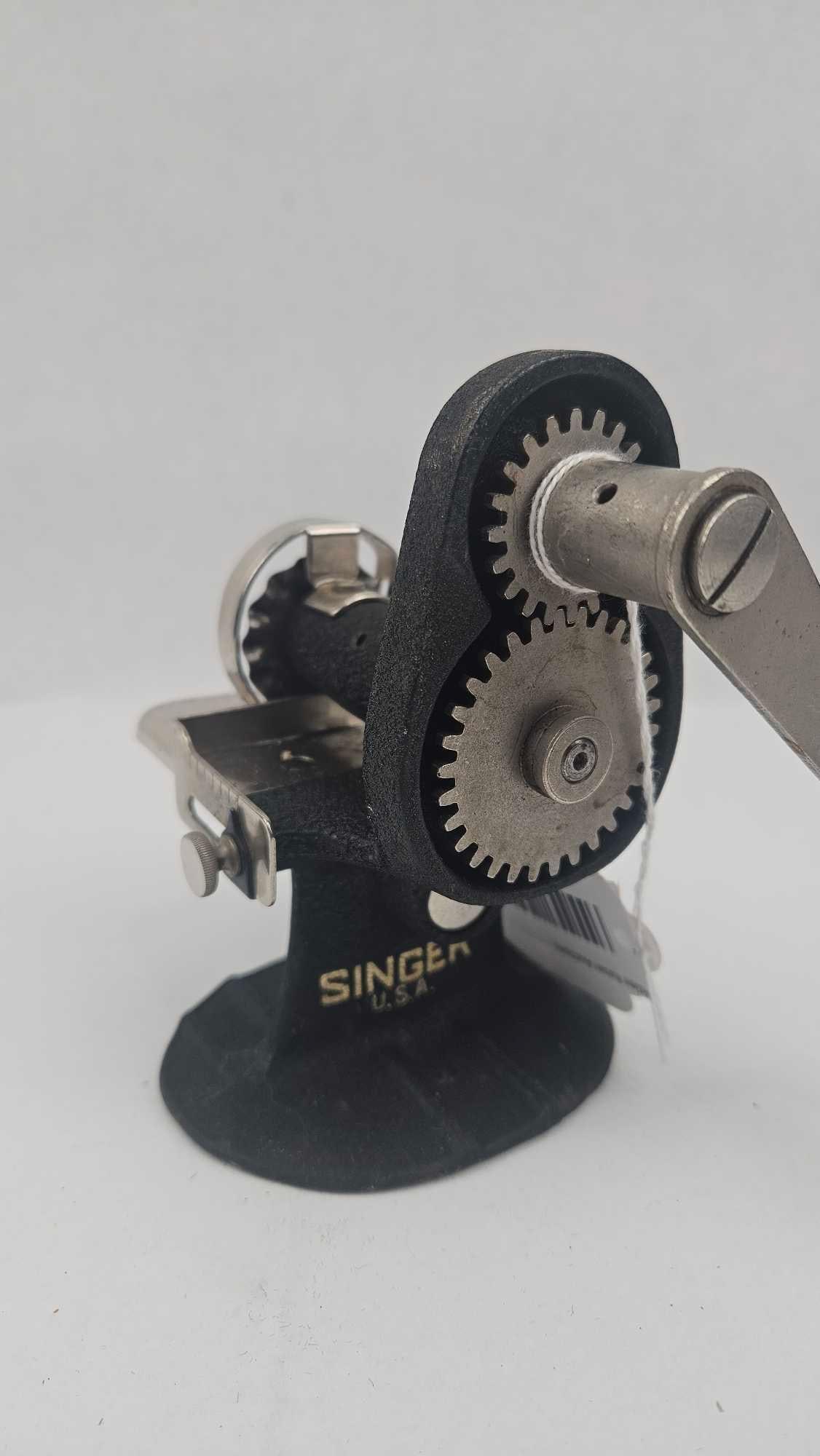 1930s Singer Cast Iron Pinking Machine - 2
