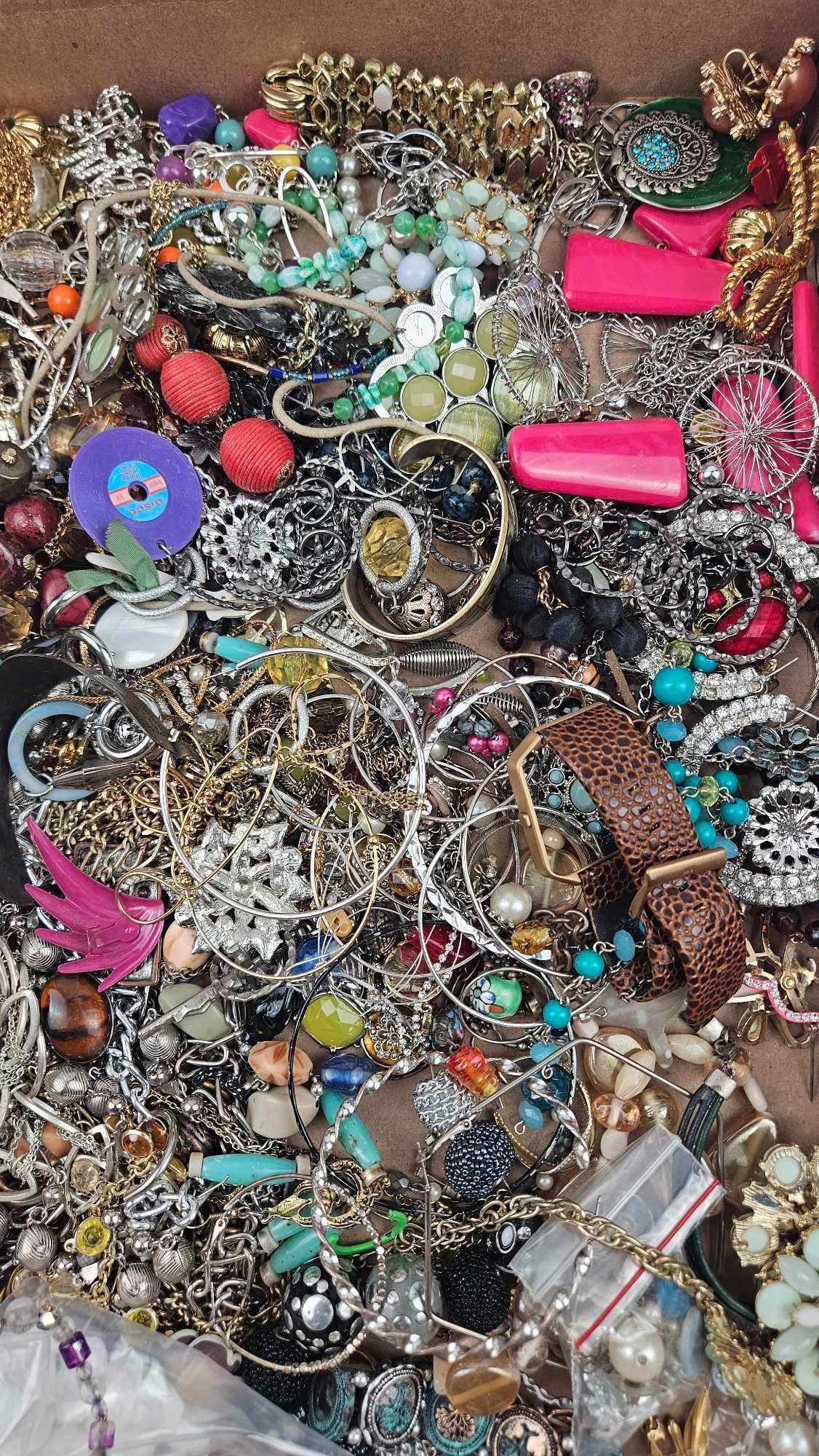 Vintage and Contemporary Costume Jewelry (1 of 5)