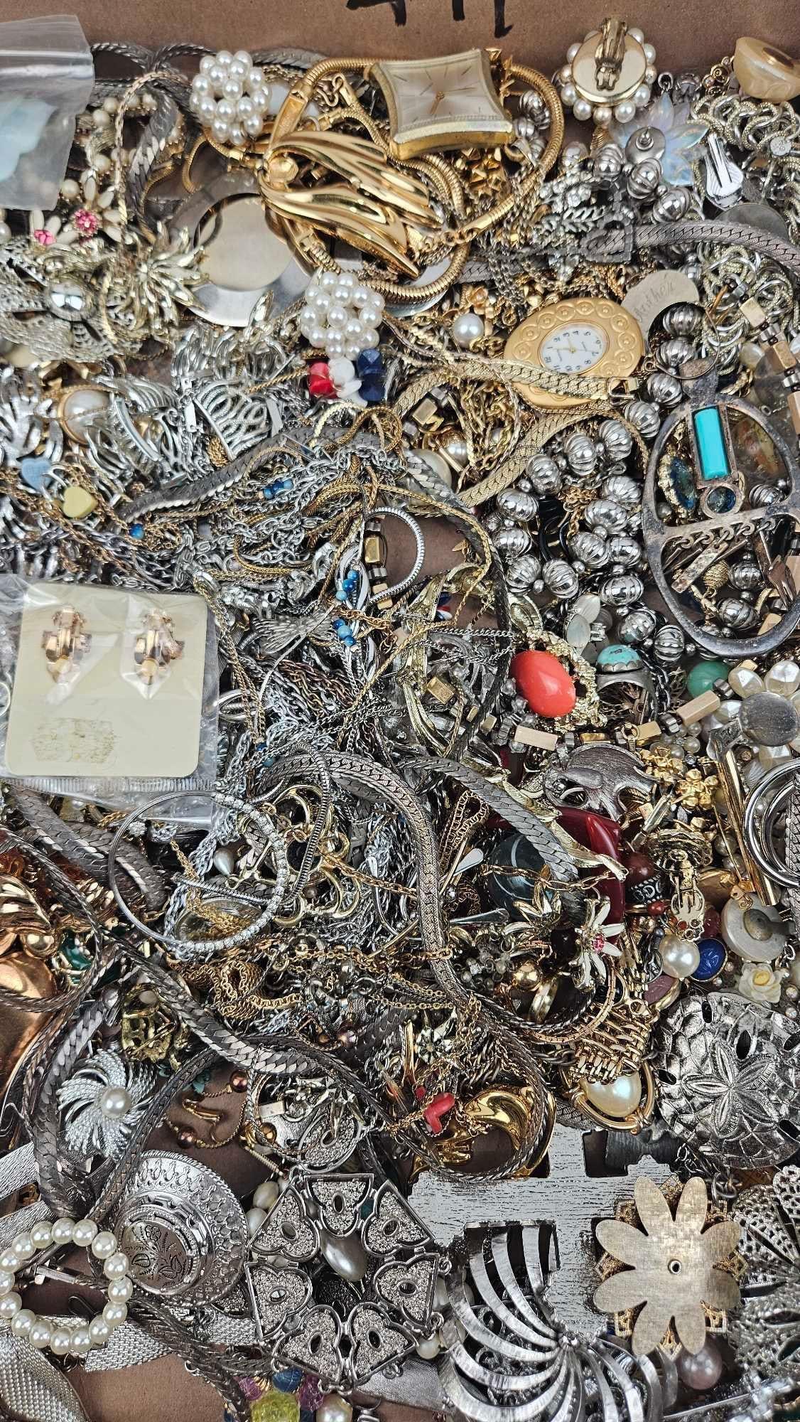 Vintage and Modern Costume Jewelry and Watches (1 of 7)