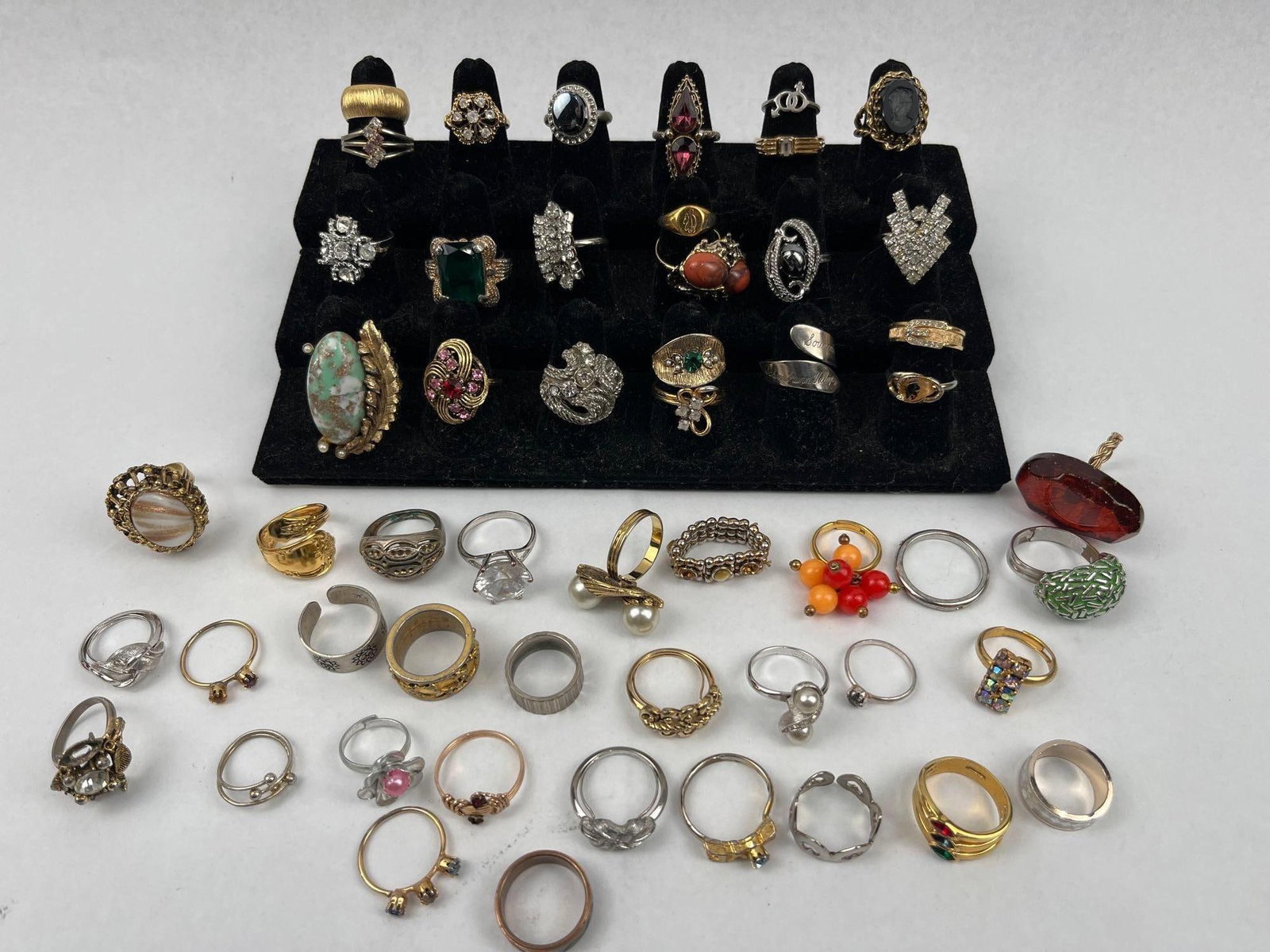 Set Costume & Fashion Rings: A collection of decorative and costume rings featuring a diverse range of styles including cocktail, signet, band, wrap, and cameo designs. The pieces are constructed from gold-tone and silver-tone