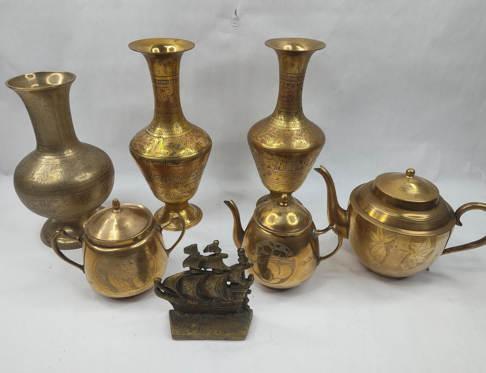 Assorted Etched & Cast Brass Wares (1 of 12)