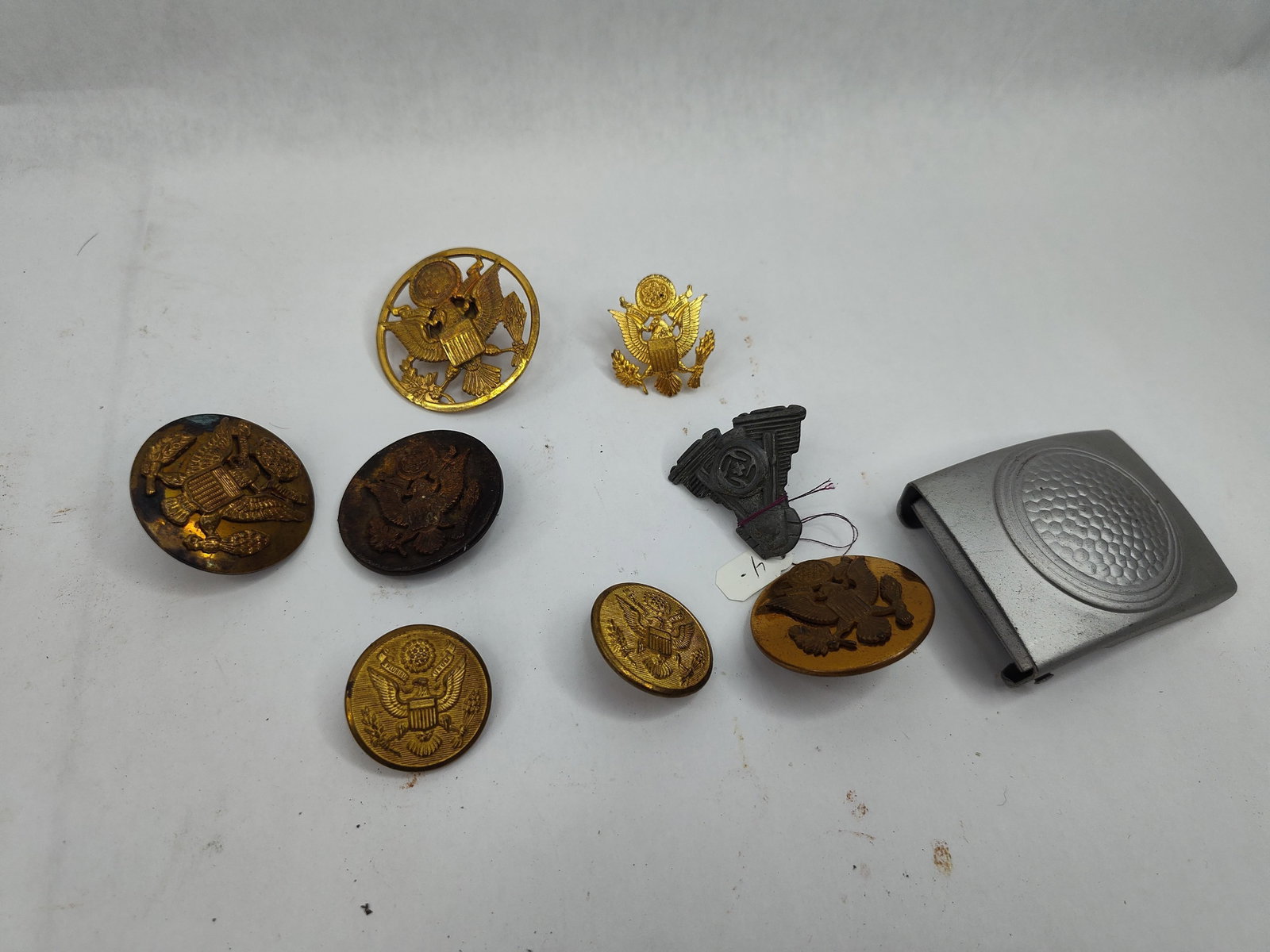 US Military Buttons & Hardware Group (1 of 7)
