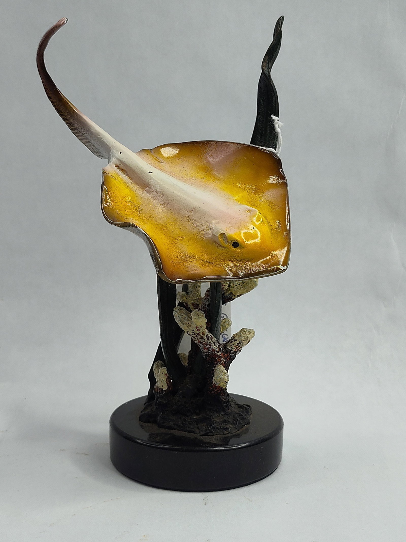 SPI Gallery Enam. Brass Stingray Sculp (1 of 6)