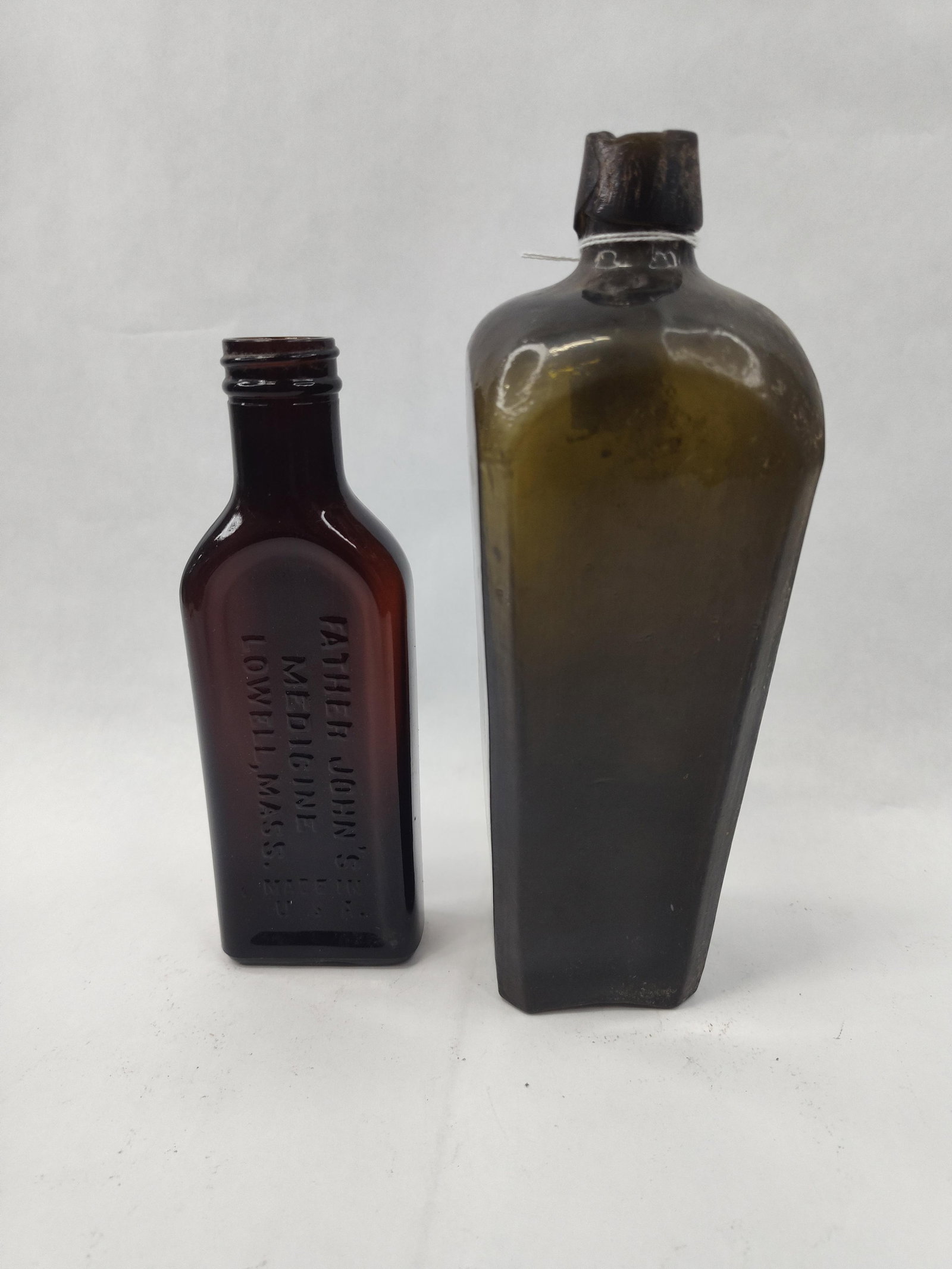Pair Medicine & Case Gin (1 of 7)